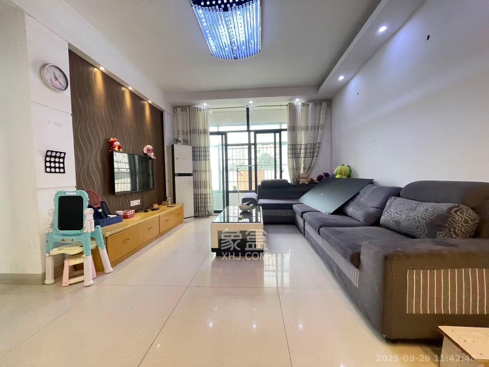 枫华府第  3室2厅1卫    2000.0元/月室内图