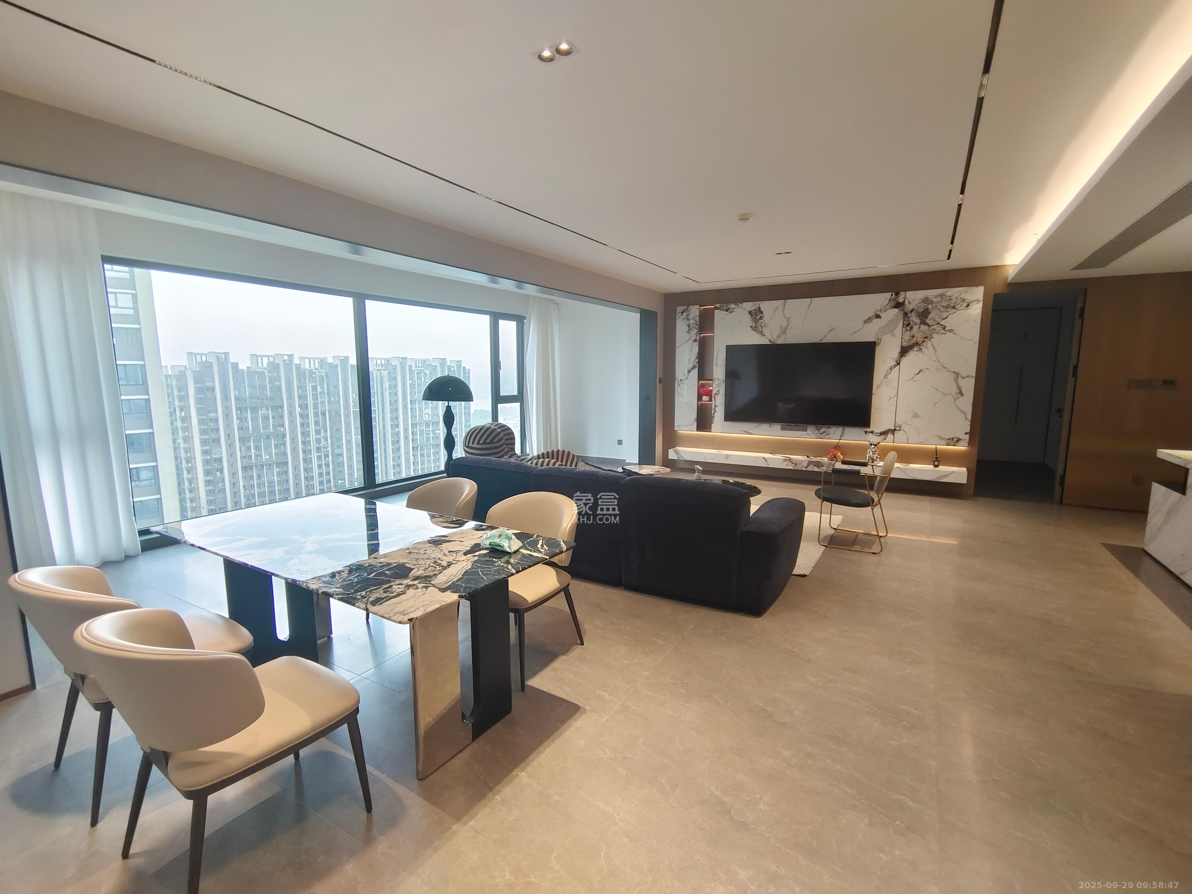 长沙悦府(华润万象城) 4室2厅2卫 14500.0元/月 长沙悦府(华润万象城) 4室2厅2卫 14500.0元/月室内图