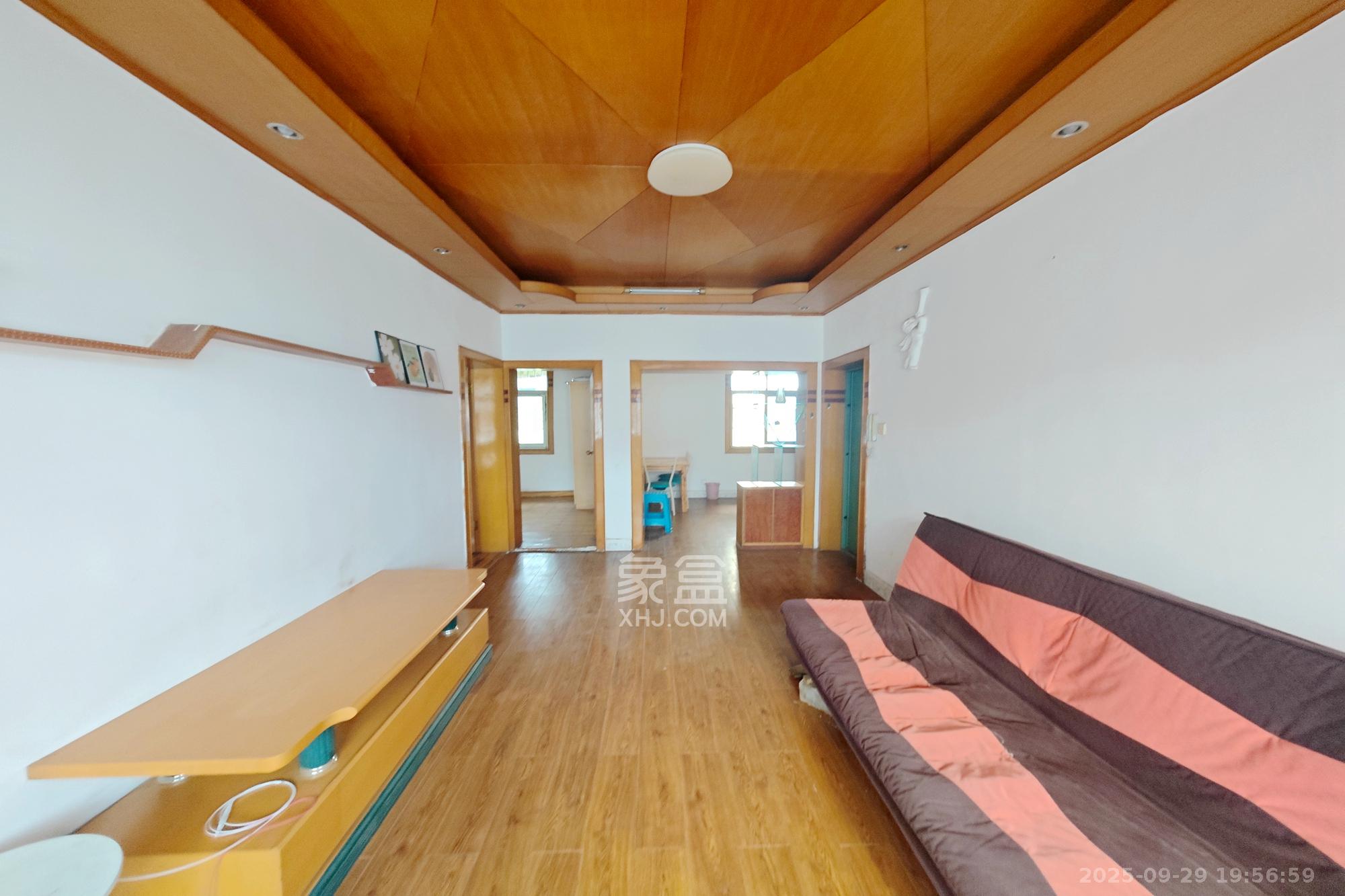 金沙园小区 2室2厅1卫 35.0万 金沙园小区 2室2厅1卫 35.0万客厅