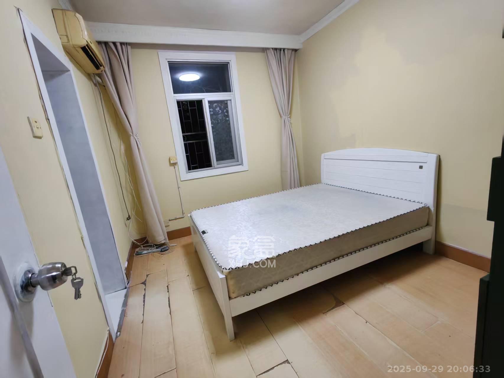 红旗区三片  2室1厅1卫    1400.0元/月室内图