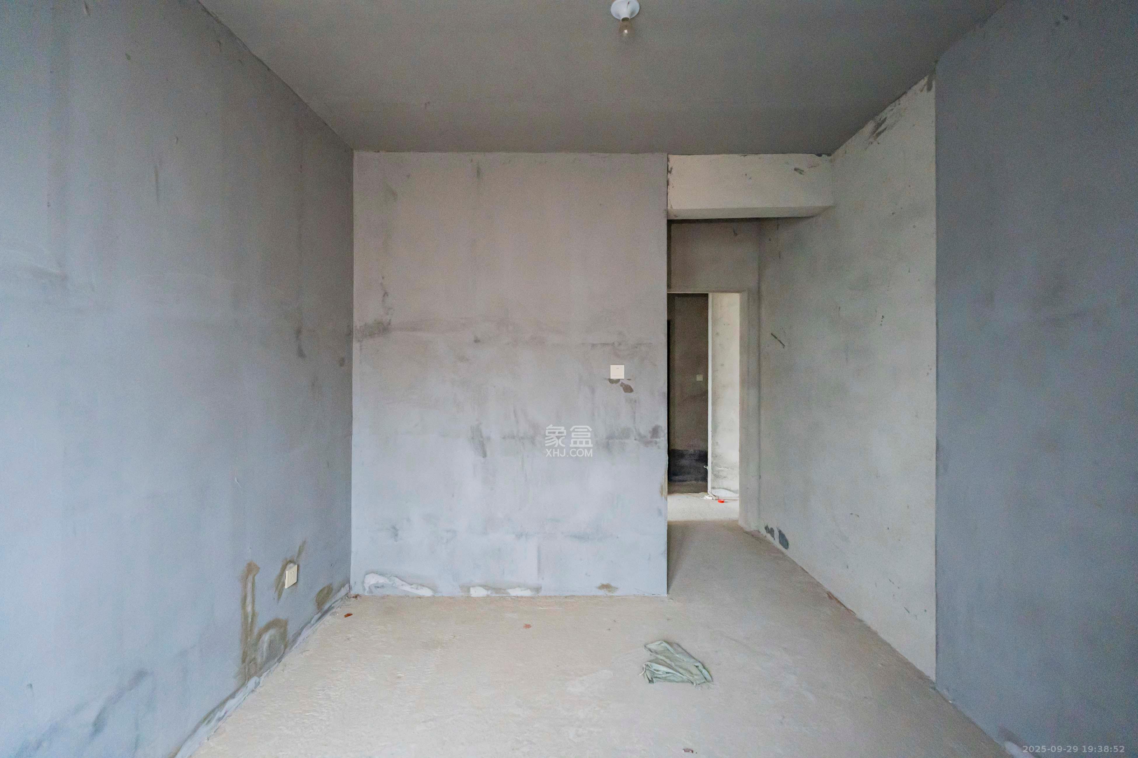 上园商住小区 4室1厅1卫 105.0万 上园商住小区 4室1厅1卫 105.0万卧室