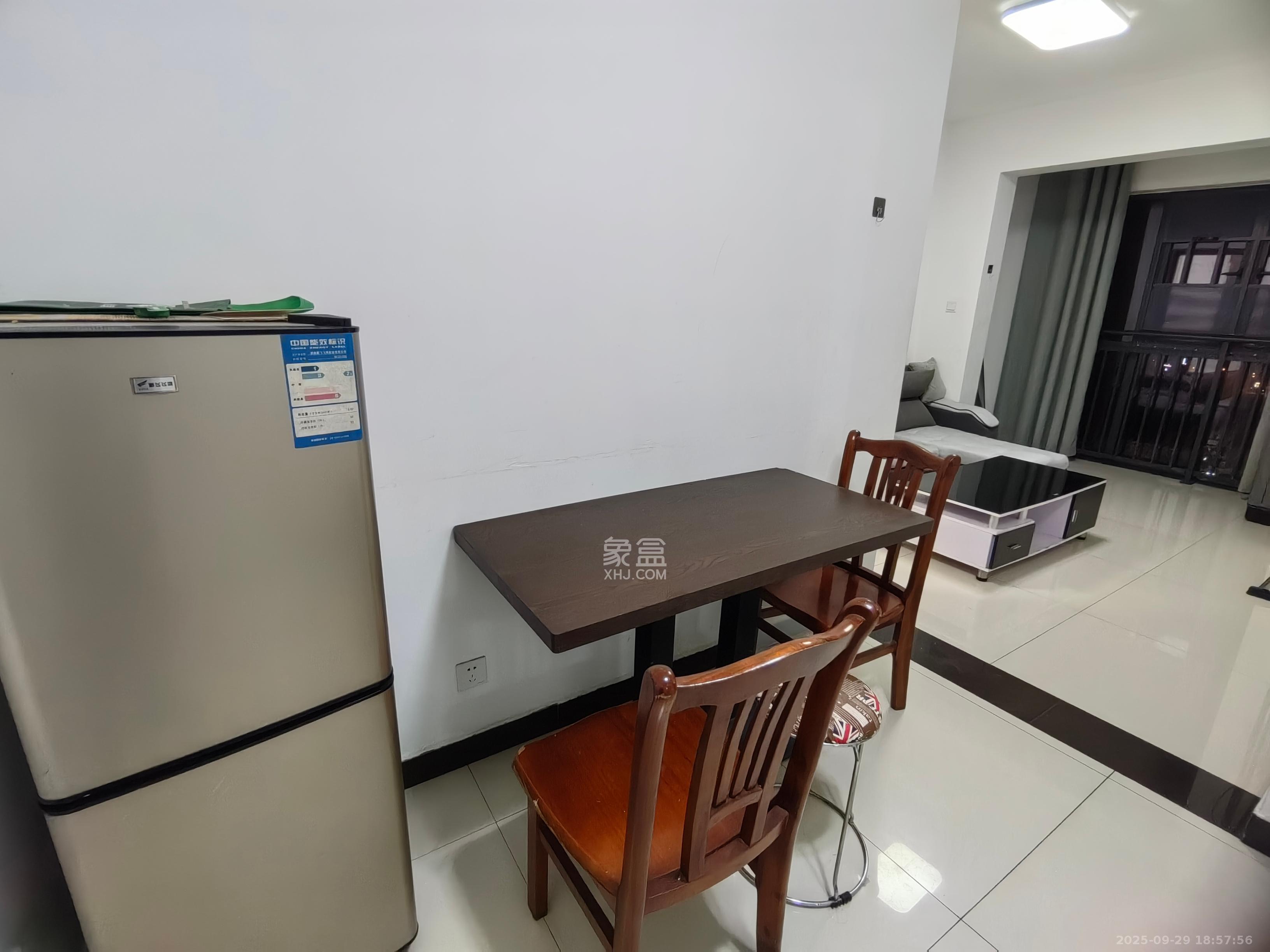 兴和佳苑安置小区  2室2厅1卫   1700.00元/月室内图