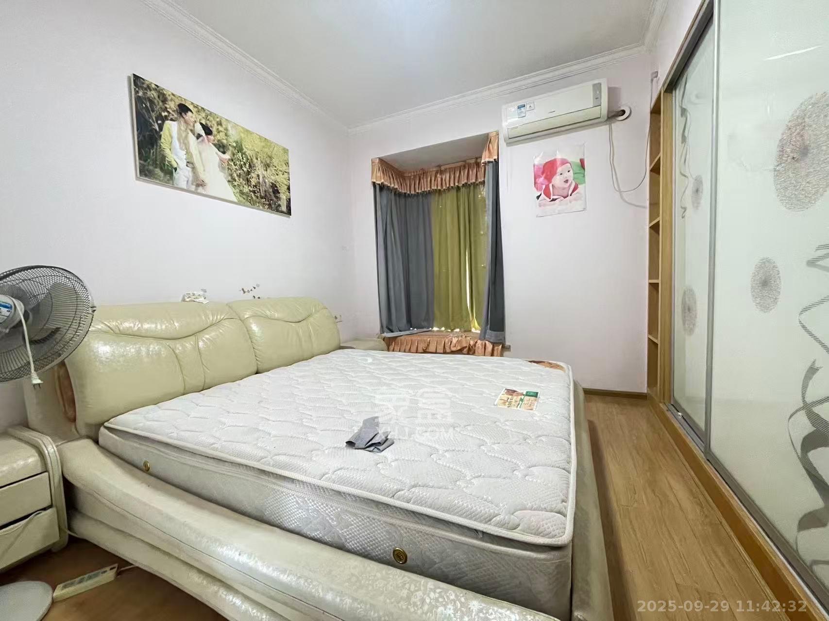 枫华府第 3室2厅1卫 2000.0元/月 枫华府第 3室2厅1卫 2000.0元/月室内图