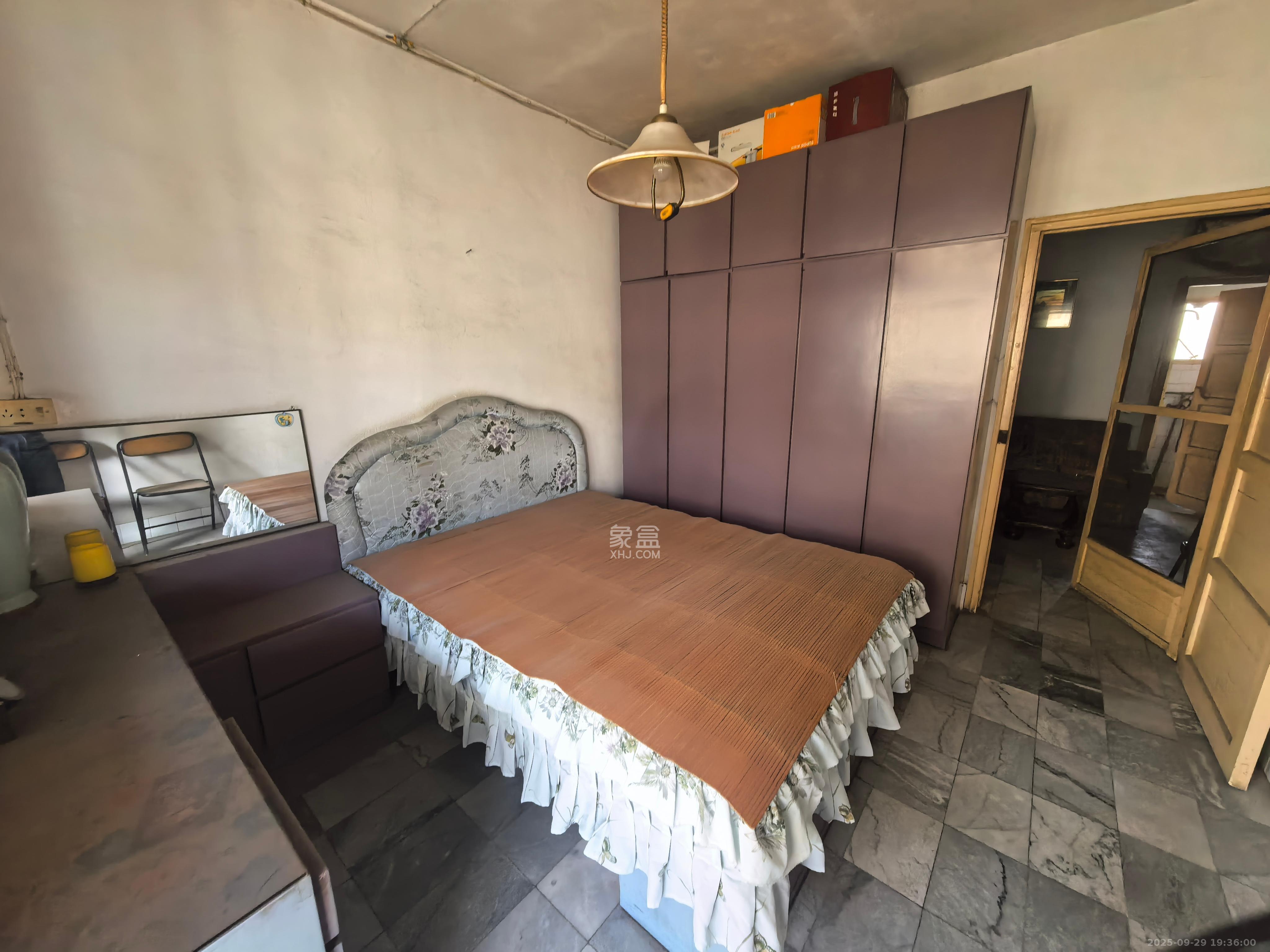 中洲村  2室1厅1卫    12.0万客厅