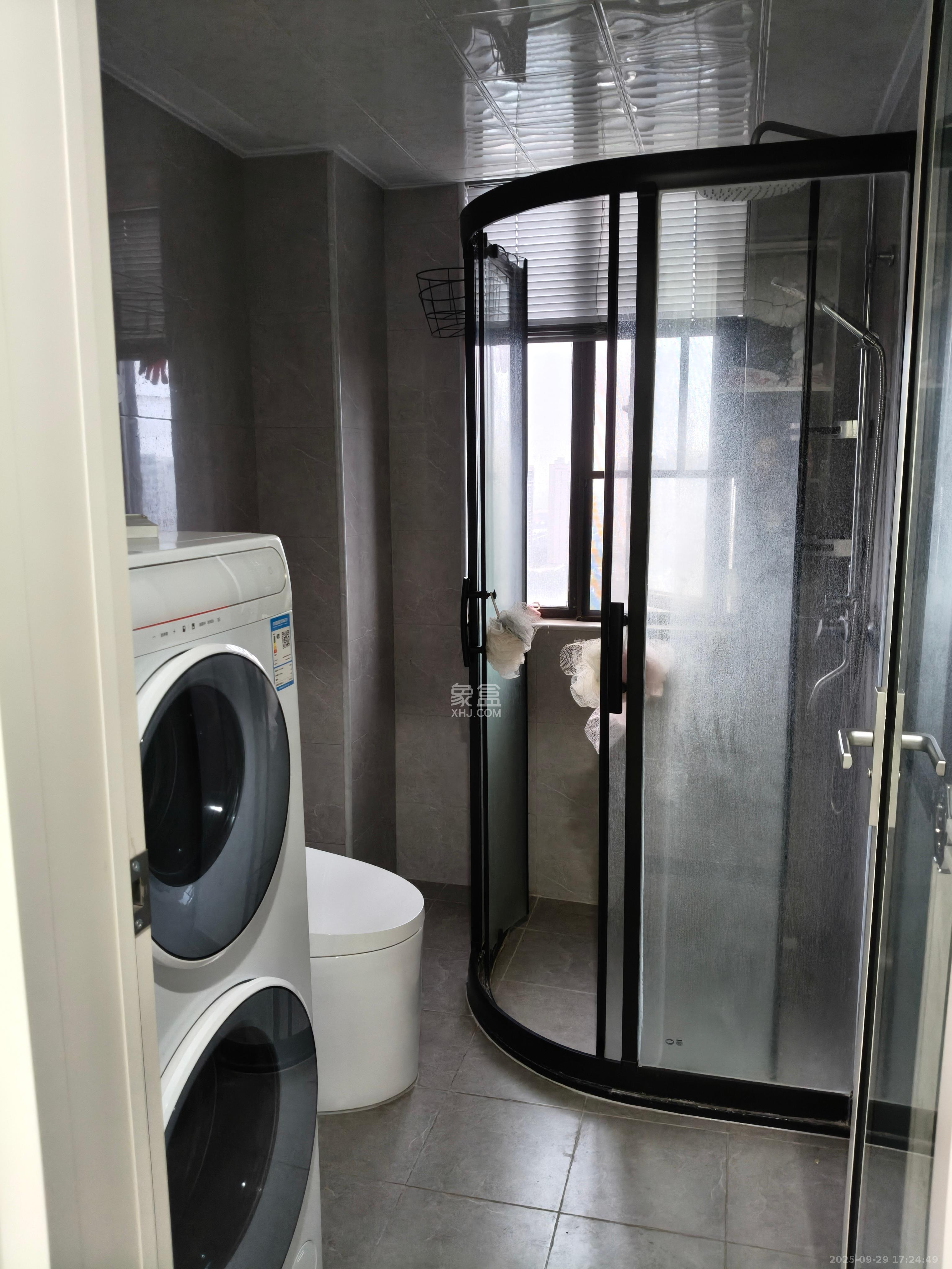 星湖湾二期高层  3室1厅2卫    2800.0元/月室内图