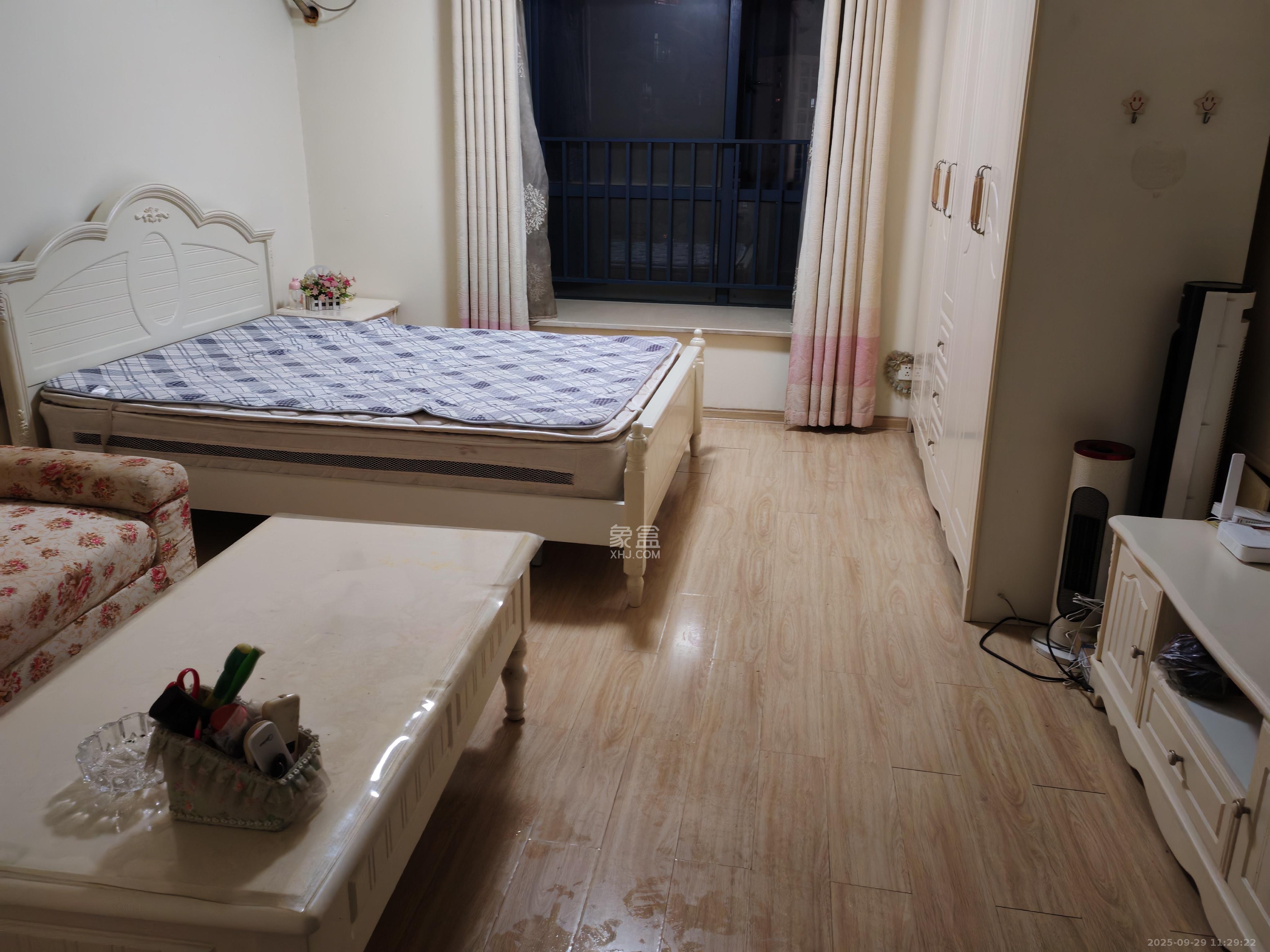 万芙锦城  1室1厅1卫    1400.0元/月 万芙锦城  1室1厅1卫    1400.0元/月