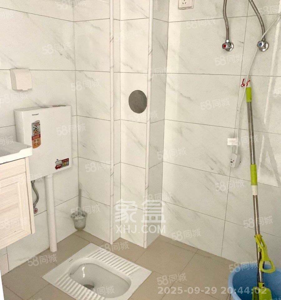 富瑞星座 1室1厅1卫 1500.0元/月 富瑞星座 1室1厅1卫 1500.0元/月室内图