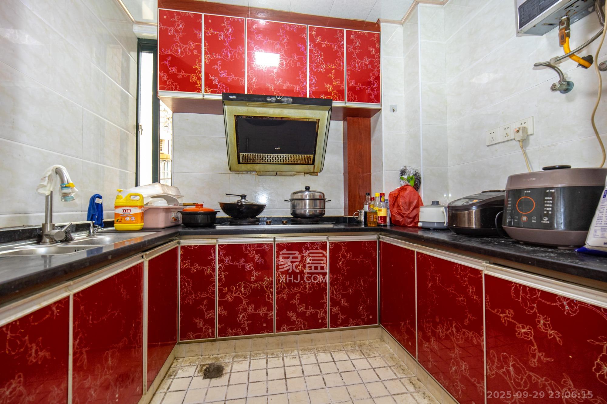 银盘鑫城 2室2厅1卫 43.0万 银盘鑫城 2室2厅1卫 43.0万厨房