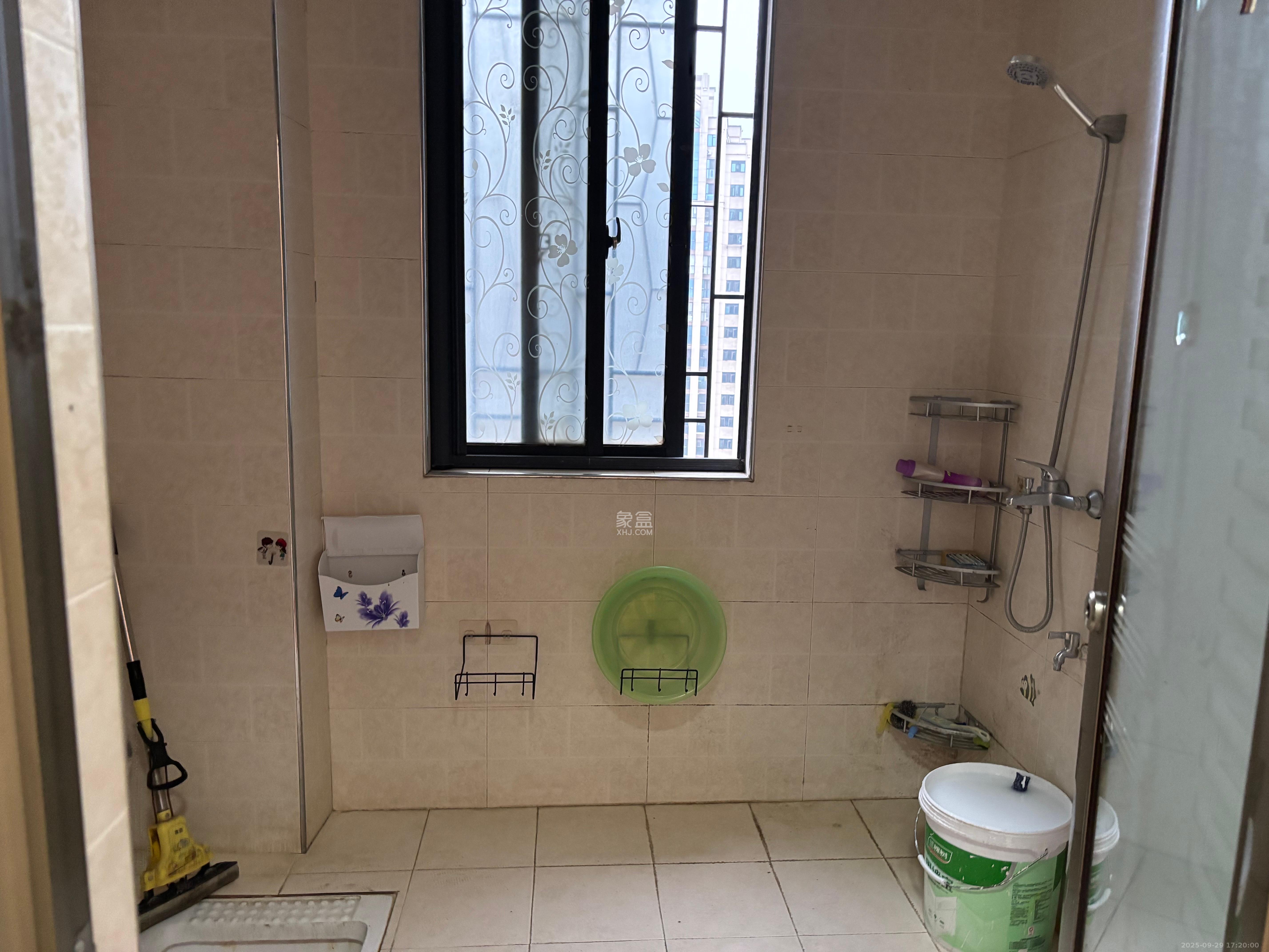 珠江东方明珠（新地东方明珠）三期  3室2厅2卫    2000.0元/月室内图