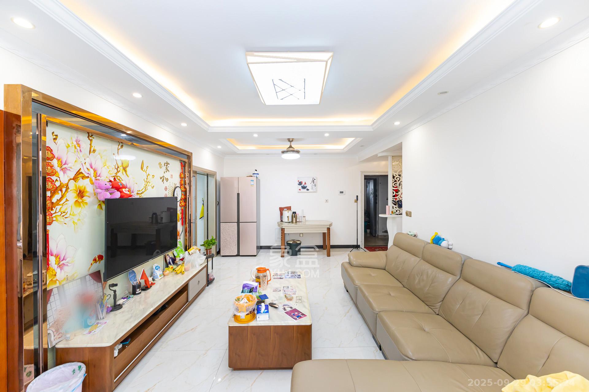 明发国际城  3室2厅1卫    74.5万客厅