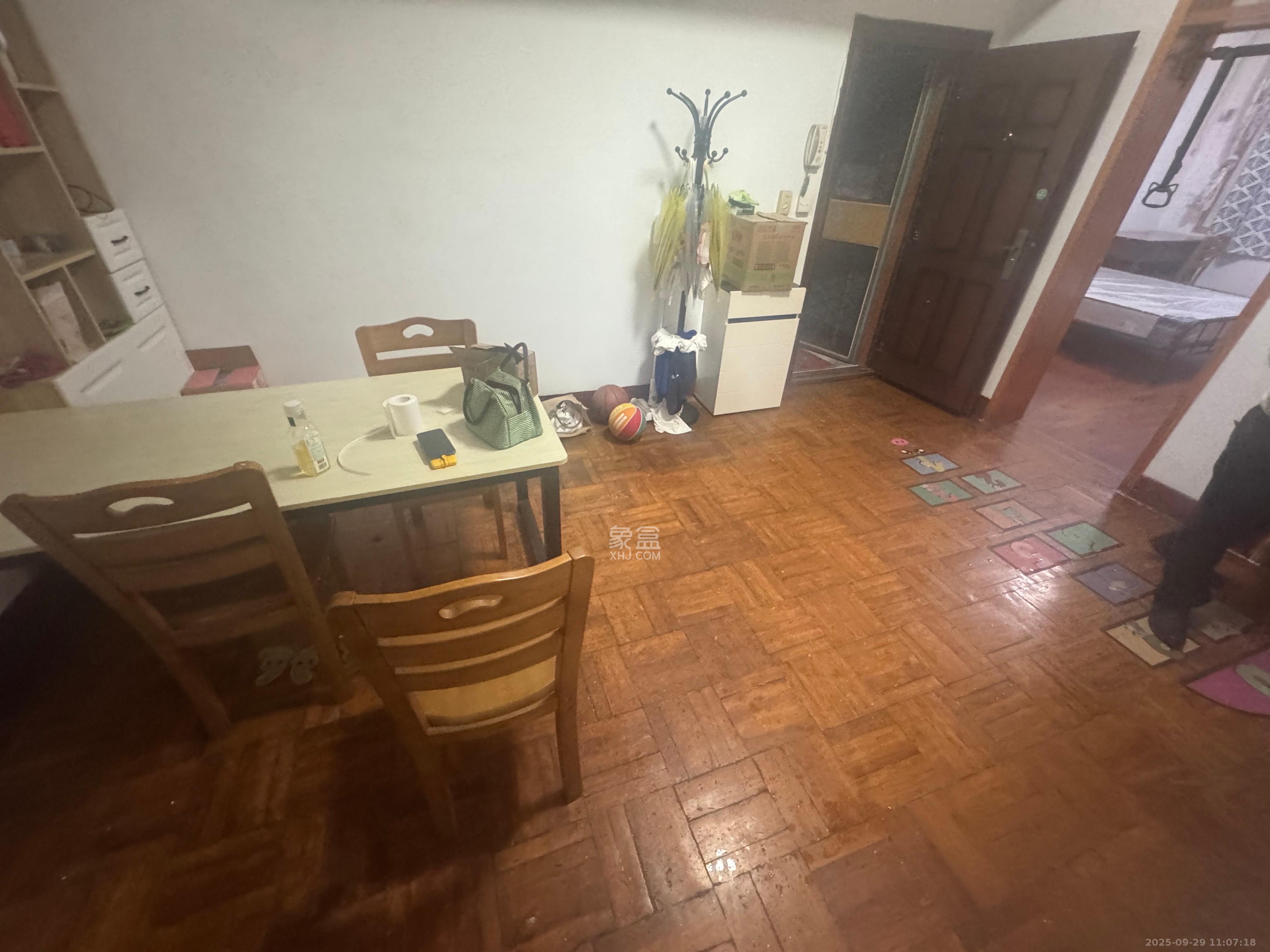 物资厅宿舍(五一大道) 1室0厅0卫 2200.0元/月 物资厅宿舍(五一大道) 1室0厅0卫 2200.0元/月室内图