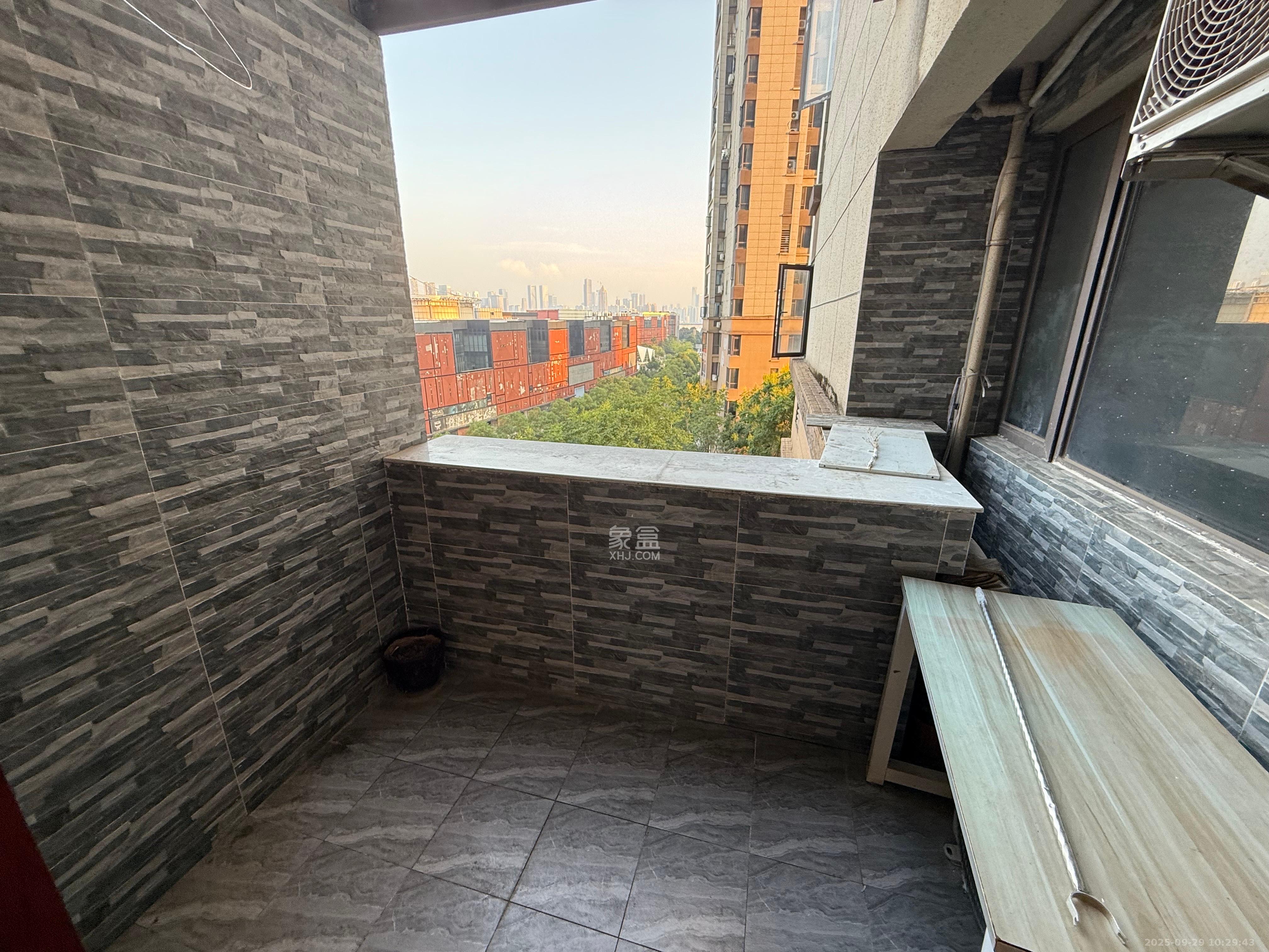 南山雍江汇(滨江国际新城) 3室2厅2卫 3400.0元/月 南山雍江汇(滨江国际新城) 3室2厅2卫 3400.0元/月室内图