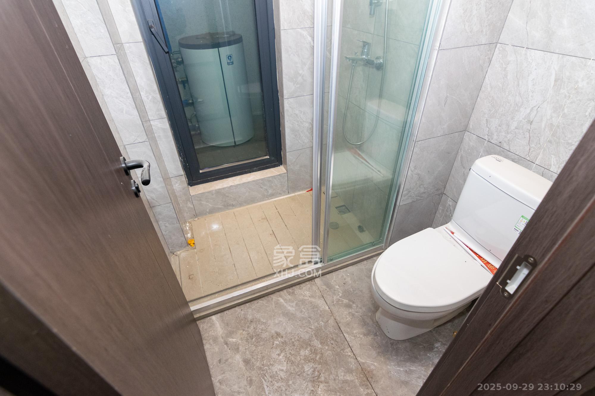 越秀湘江星汇城三期 4室2厅3卫 198.0万 越秀湘江星汇城三期 4室2厅3卫 198.0万卫生间