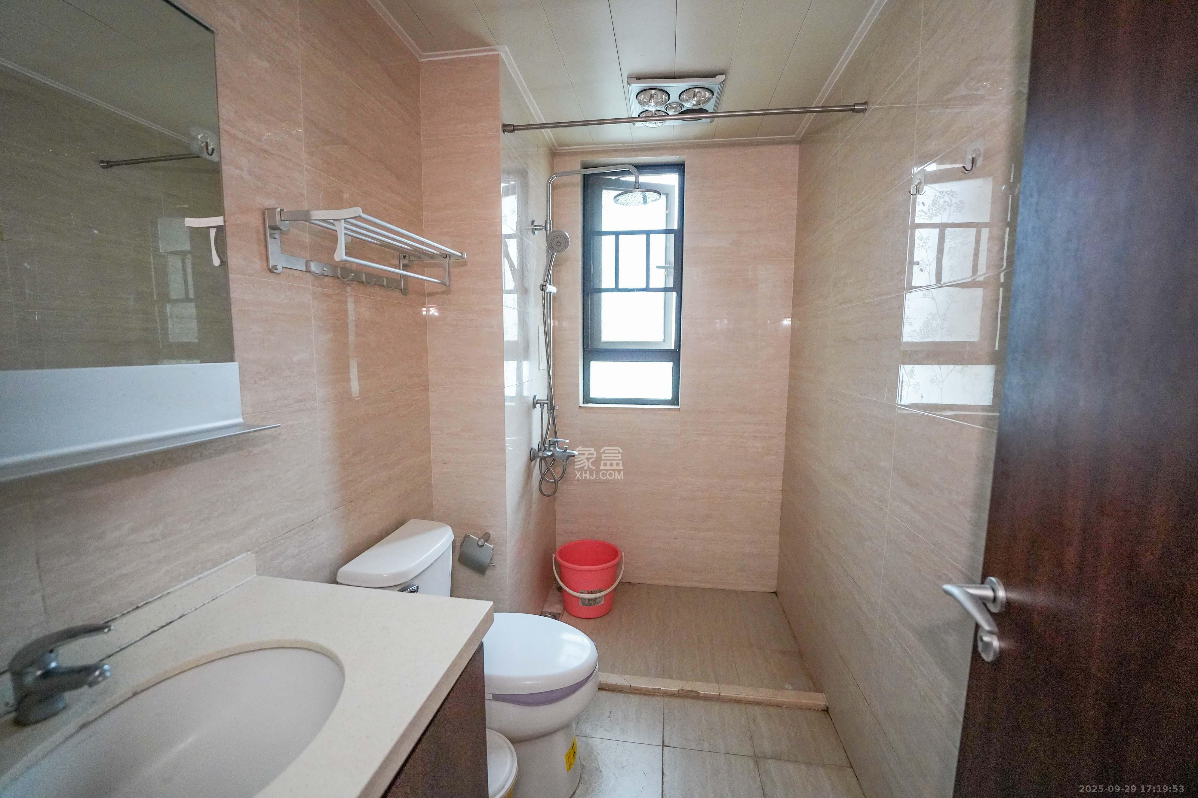 汇金城/嘉华城(二期、三期) 3室2厅2卫 115.0万 汇金城/嘉华城(二期、三期) 3室2厅2卫 115.0万卫生间