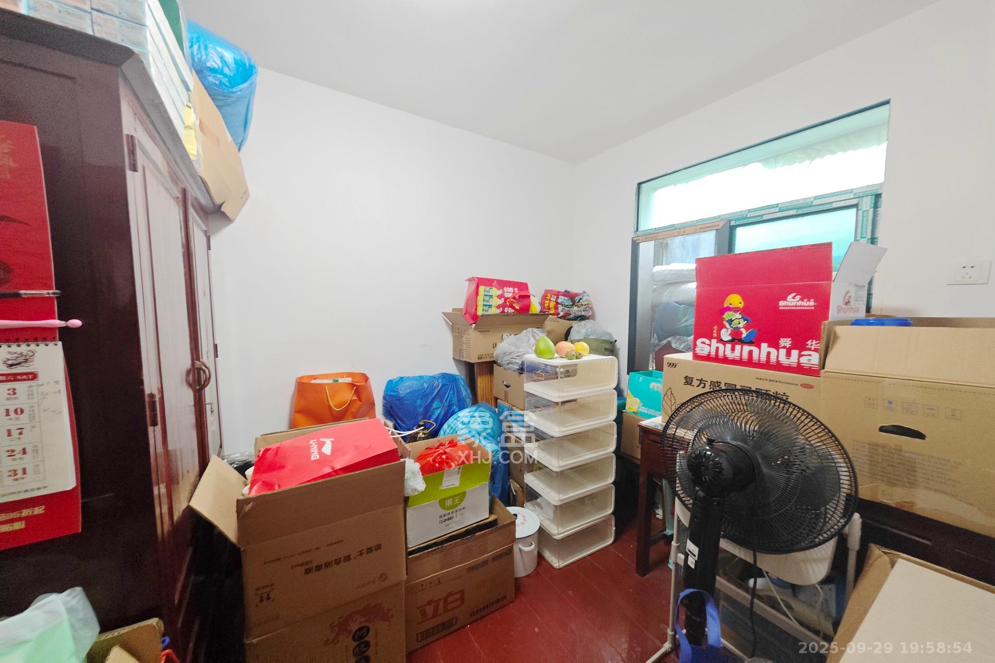 狮子山二片  1室0厅0卫    37.9万 狮子山二片  1室0厅0卫    37.9万卧室