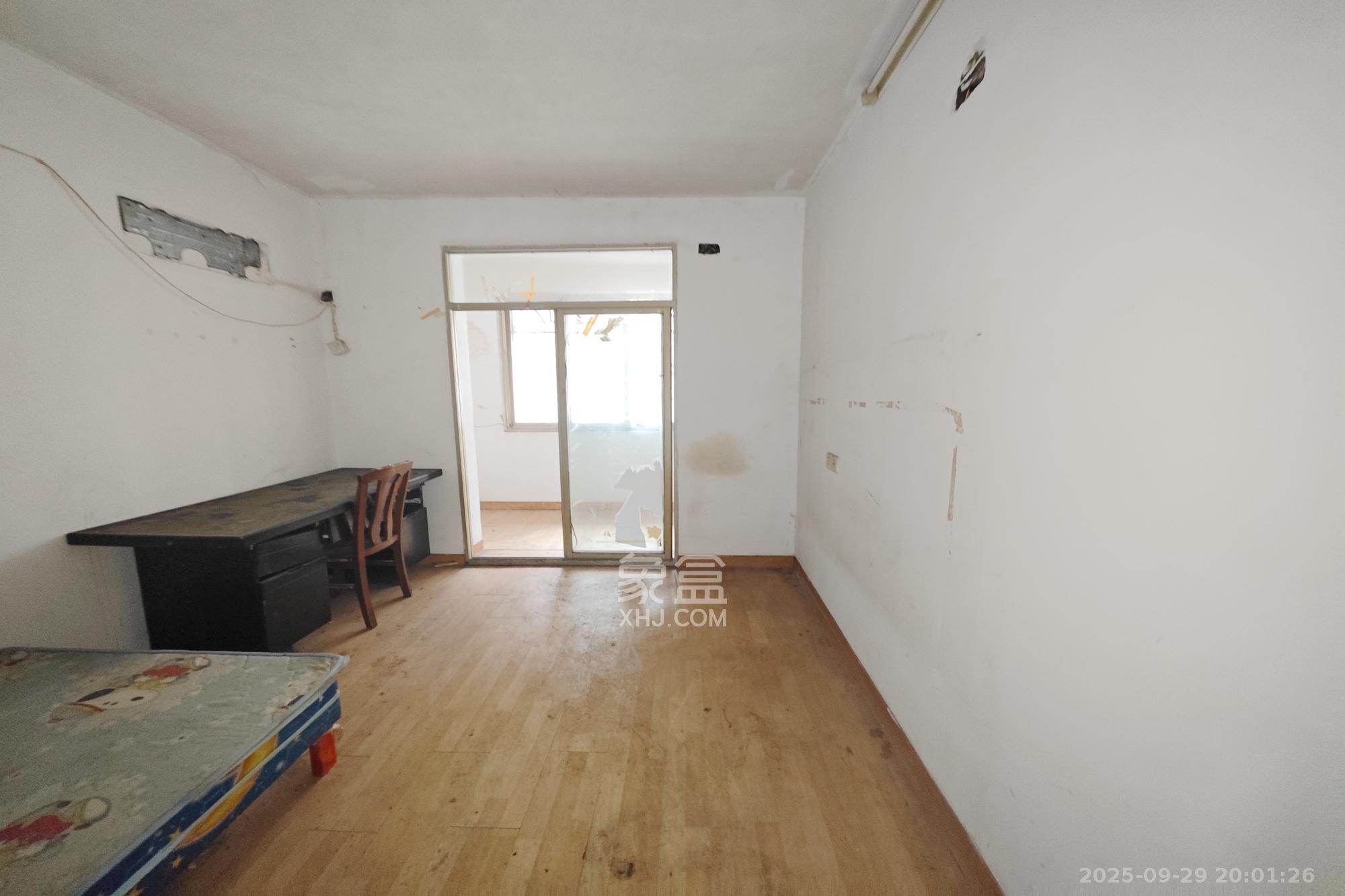 华达家园  4室2厅1卫    51.0万卧室