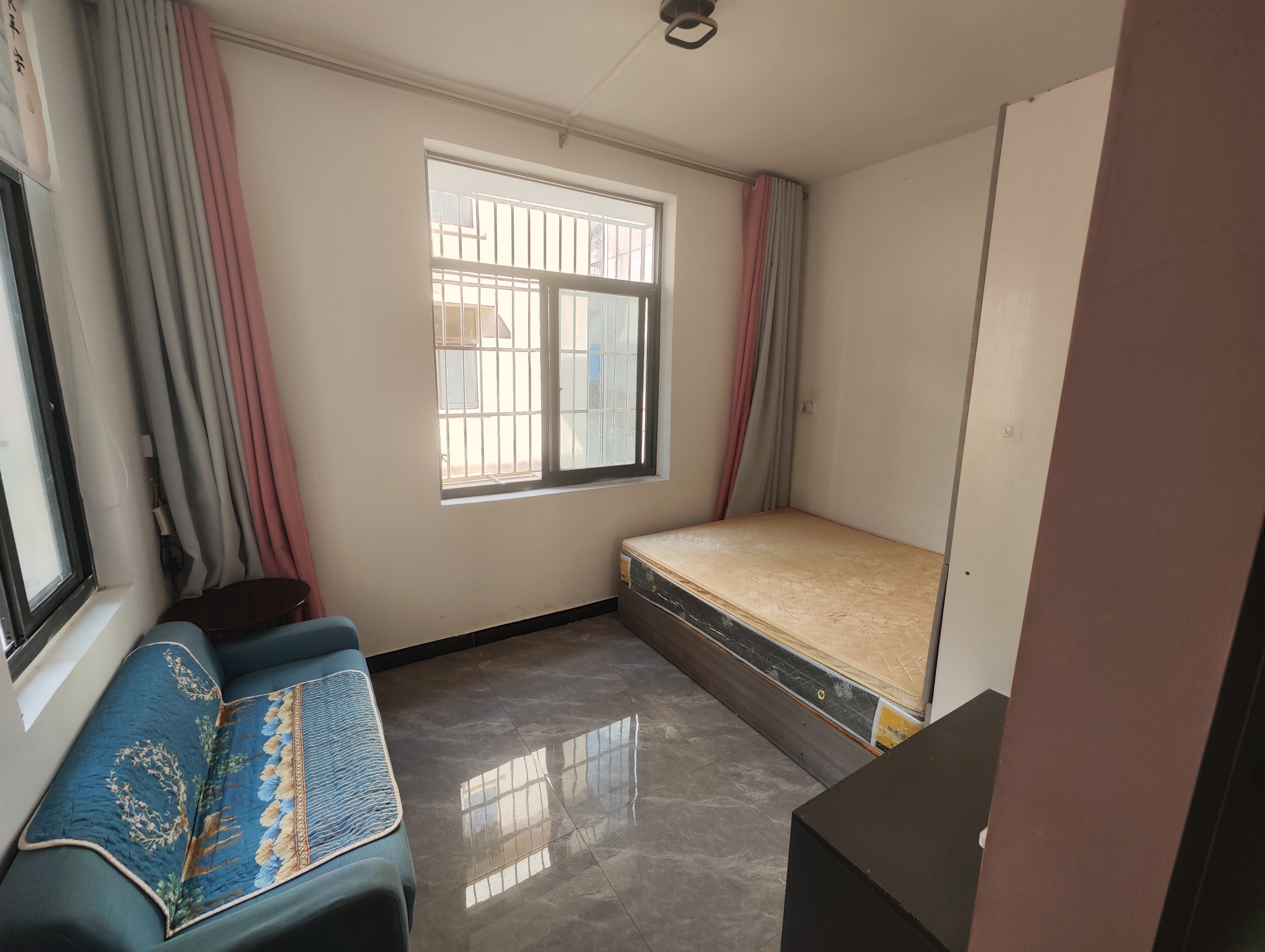 星河小区 1室0厅0卫 1300.0元/月 星河小区 1室0厅0卫 1300.0元/月室内图