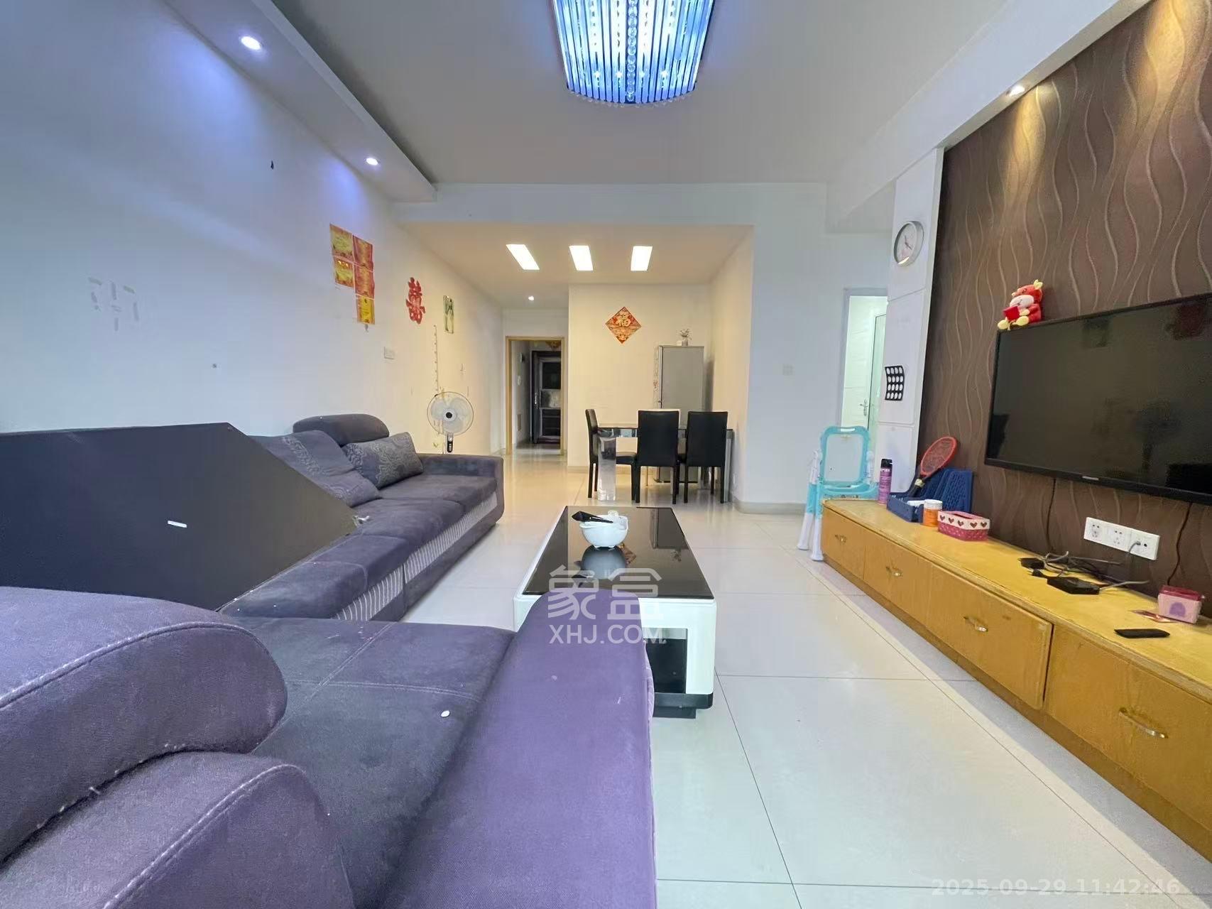 枫华府第  3室2厅1卫    2000.0元/月室内图