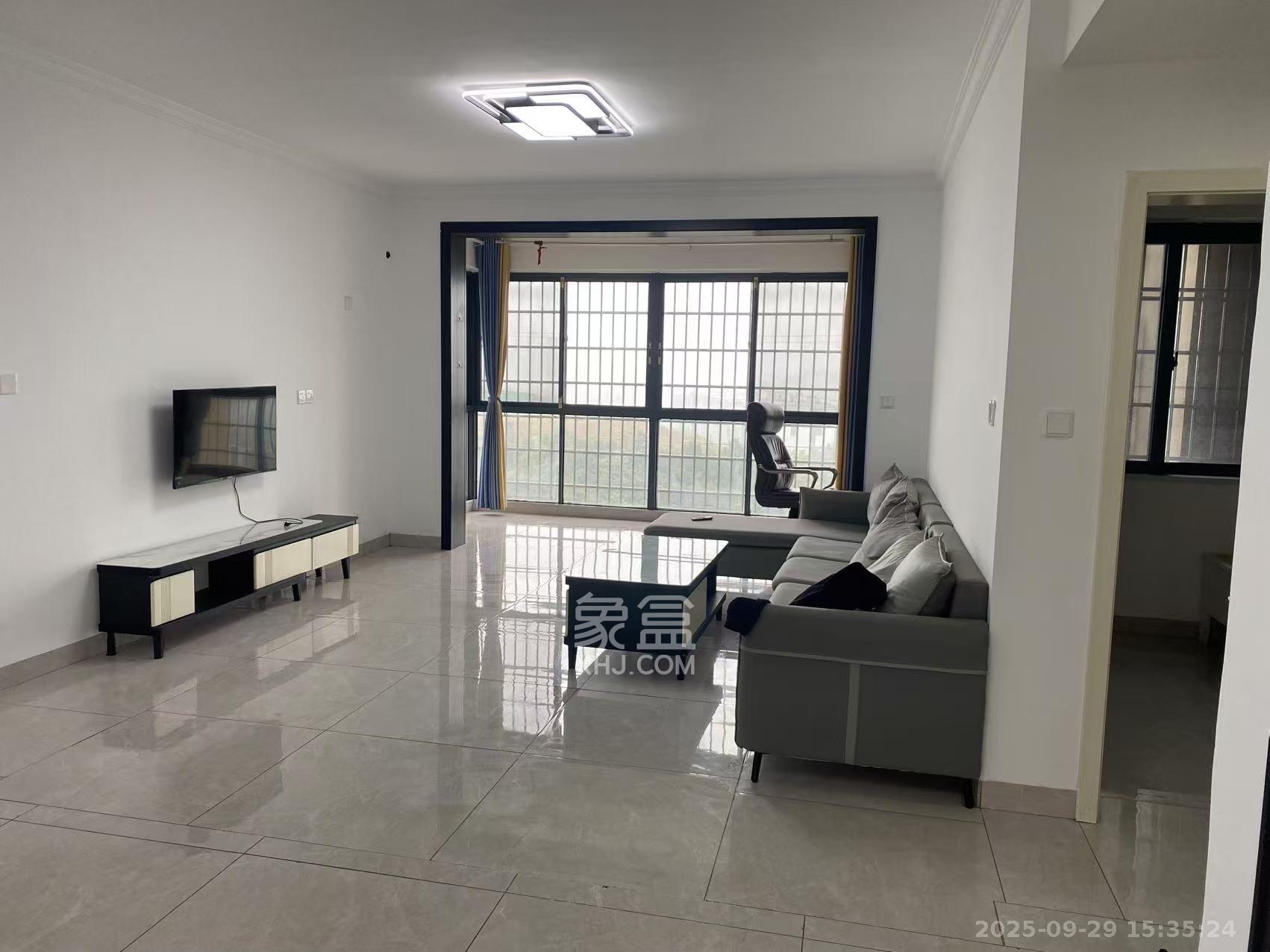 华龙家园(和泰家园) 3室2厅2卫 2200.0元/月 华龙家园(和泰家园) 3室2厅2卫 2200.0元/月室内图