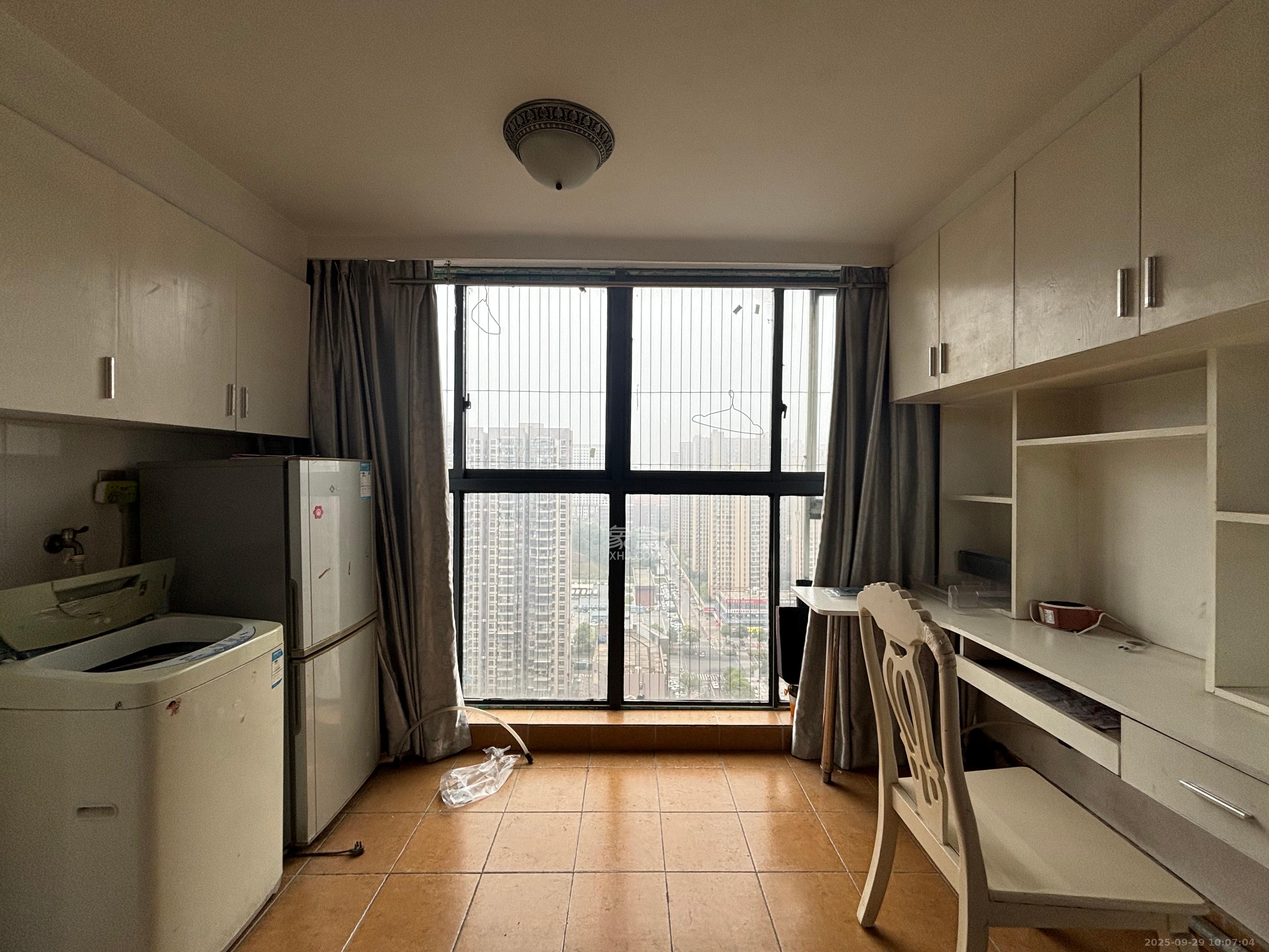 花样年华 3室2厅1卫 1400.0元/月 花样年华 3室2厅1卫 1400.0元/月室内图