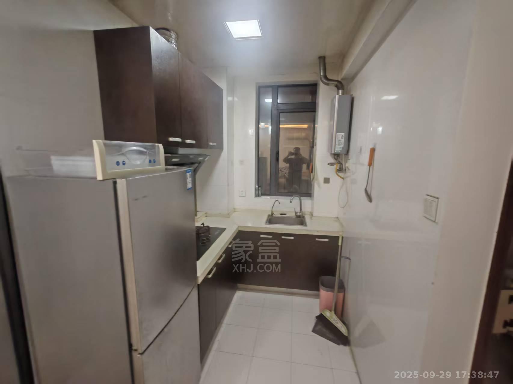 华晨御园  2室2厅1卫    1600.0元/月