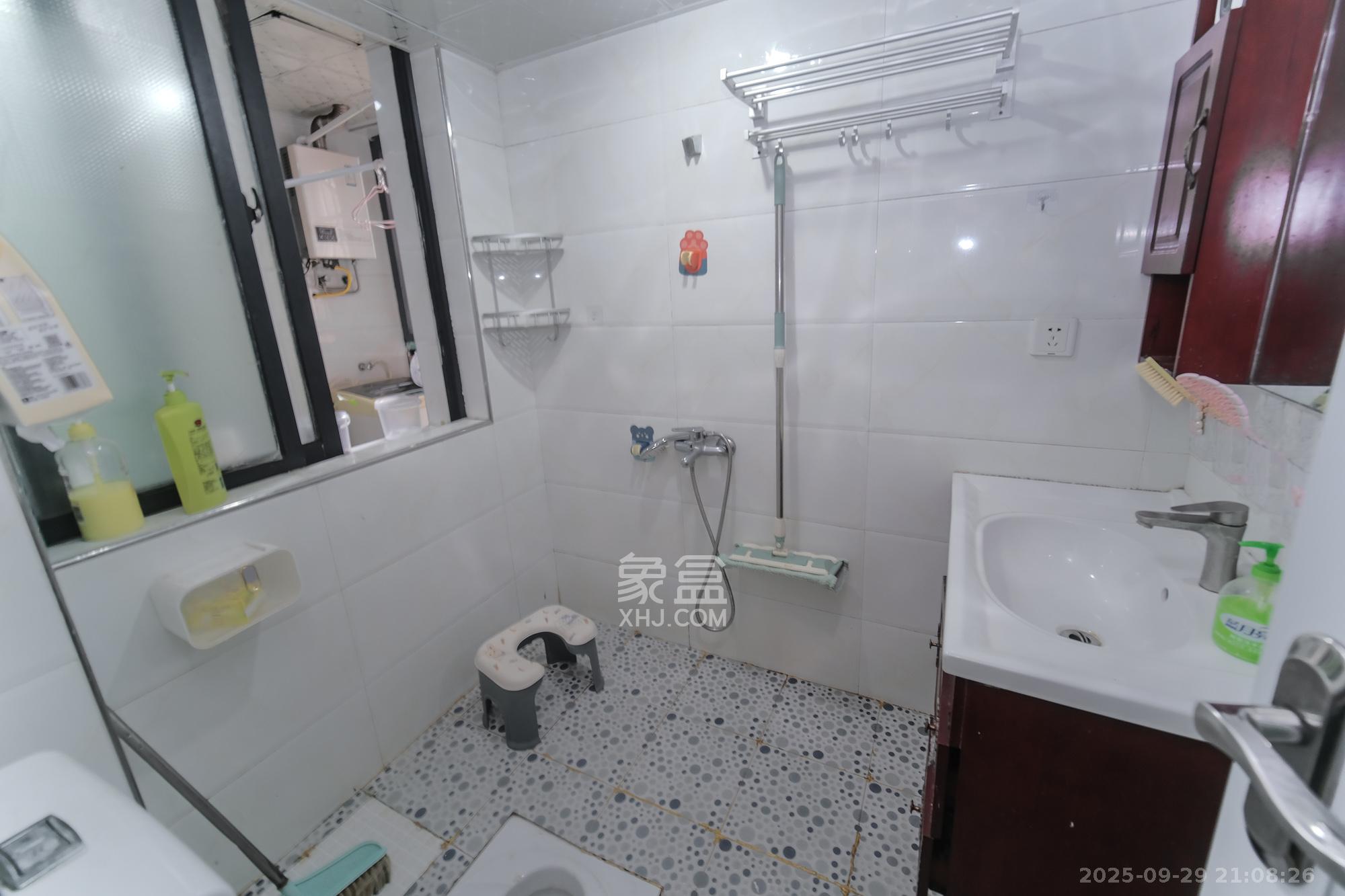 三一街区 3室2厅1卫 49.8万 三一街区 3室2厅1卫 49.8万卫生间