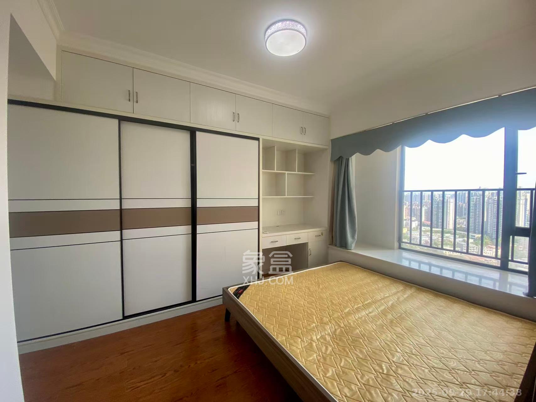 都市兰亭  1室2厅1卫    2200.0元/月室内图