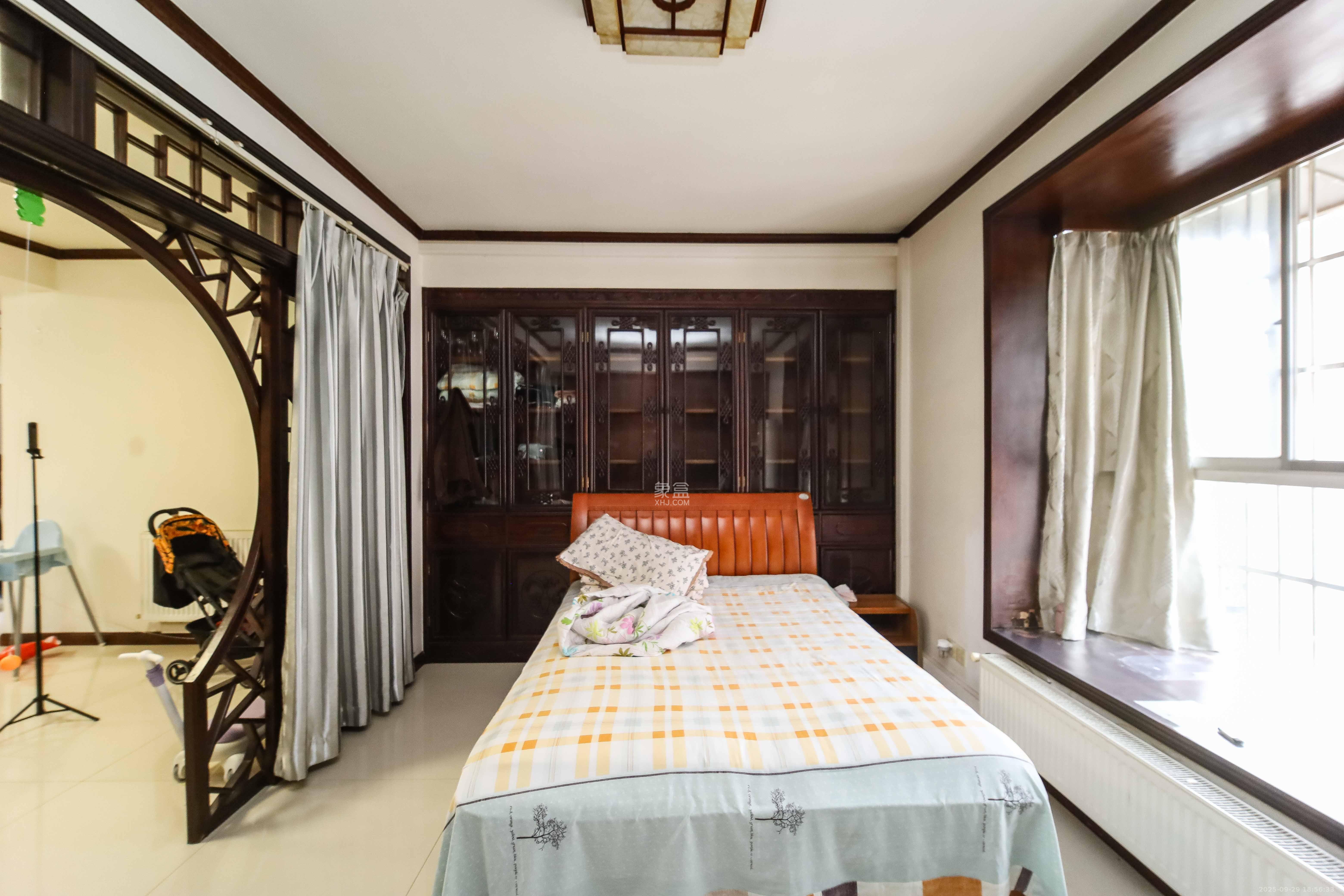 惠泽园  3室2厅2卫    99.0万 惠泽园  3室2厅2卫    99.0万卧室