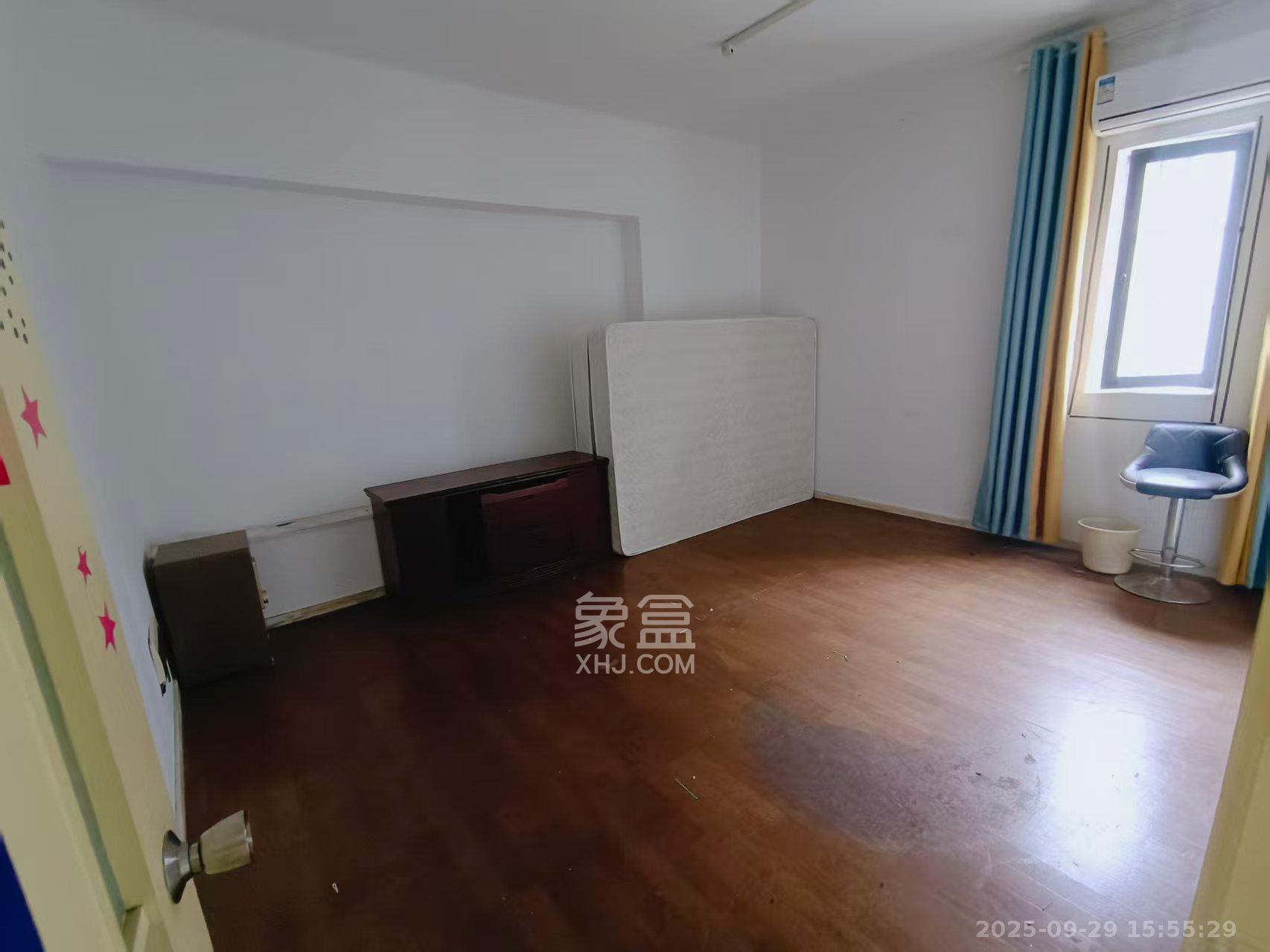 阳光100一期、四五期  4室2厅2卫    3000.0元/月室内图