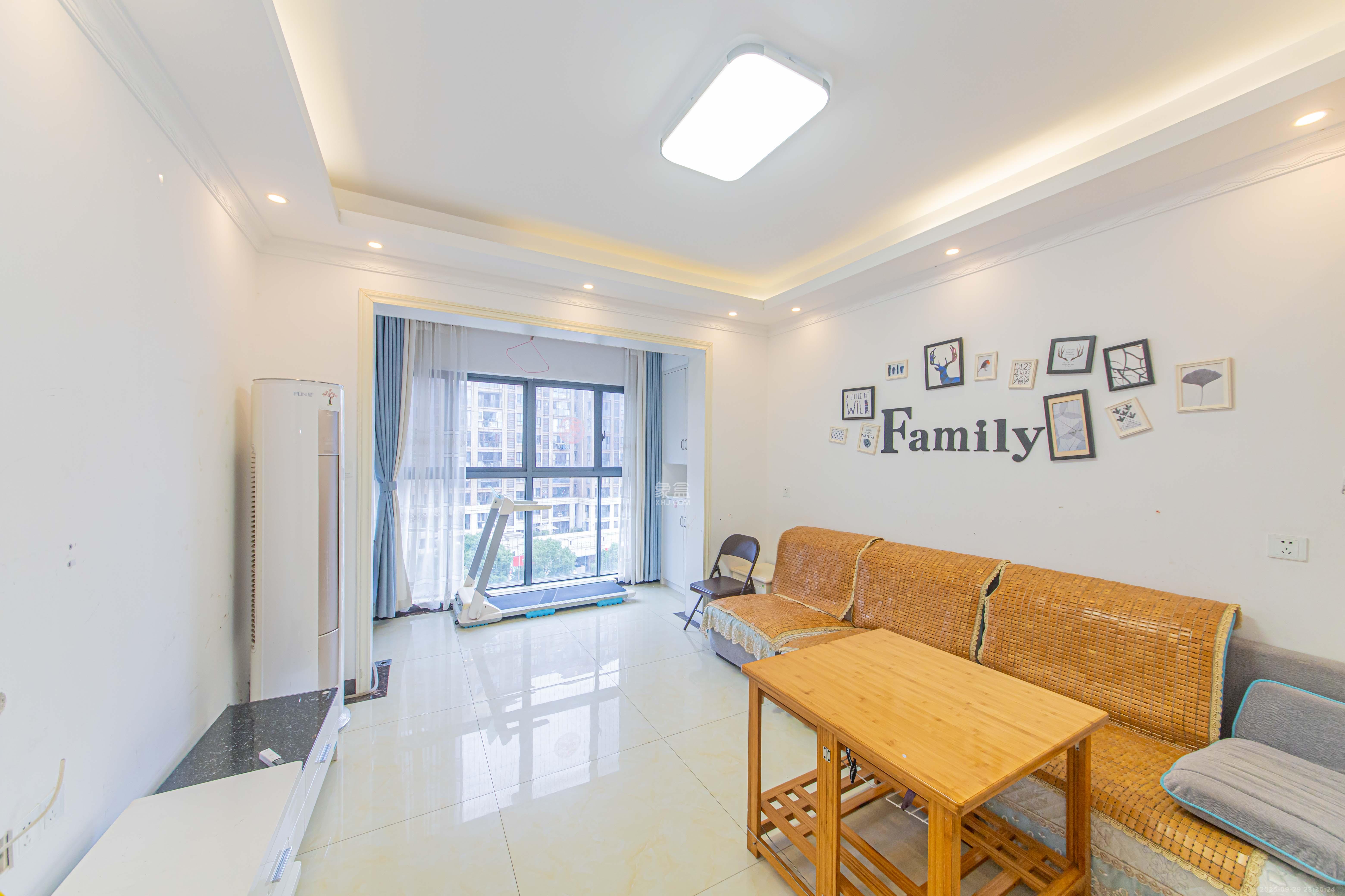 夏威夷碧水春城(碧桂园城市花园)  3室2厅1卫    88.0万 夏威夷碧水春城(碧桂园城市花园)  3室2厅1卫    88.0万客厅