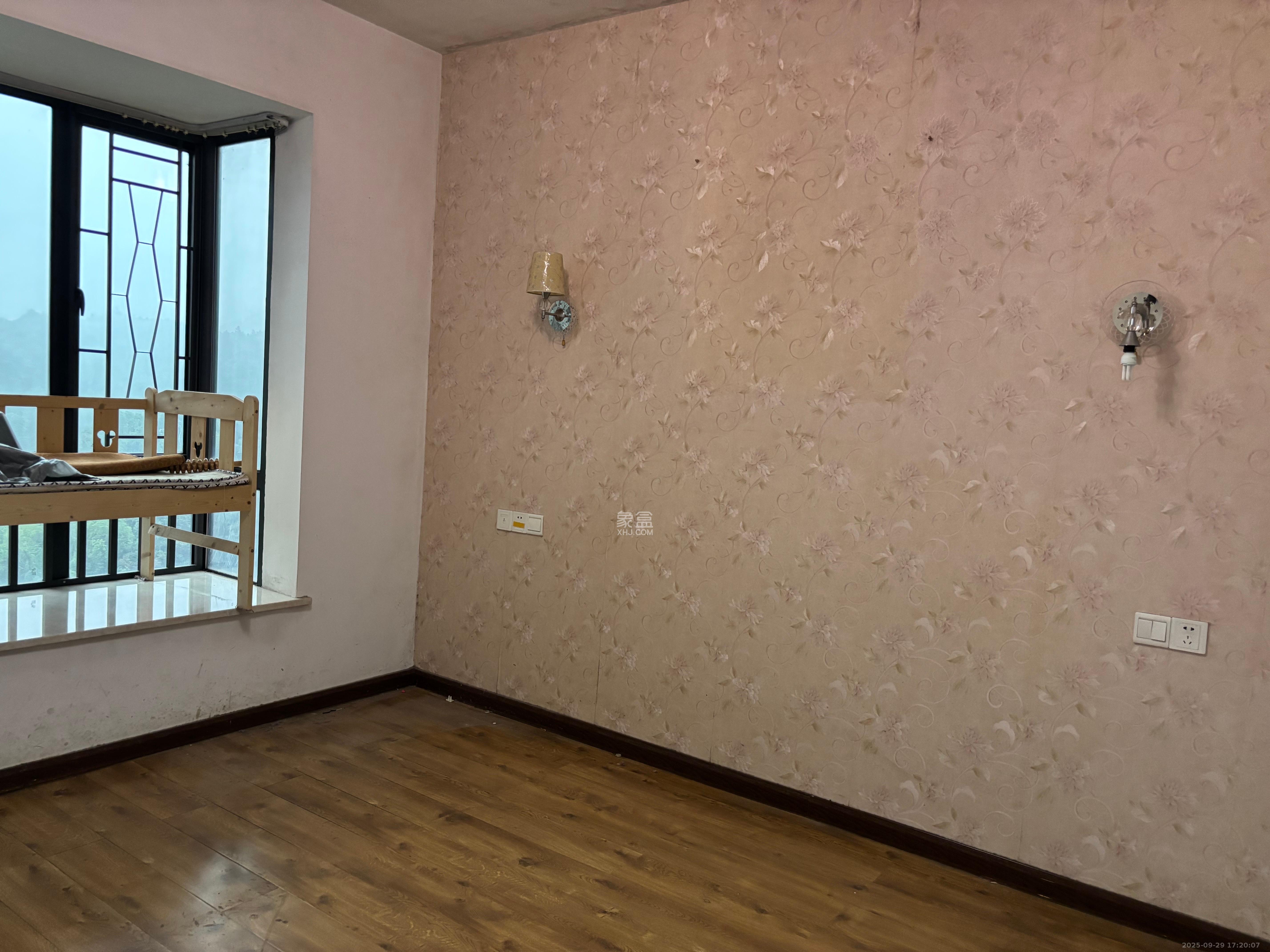 珠江东方明珠（新地东方明珠）三期  3室2厅2卫    2000.0元/月室内图