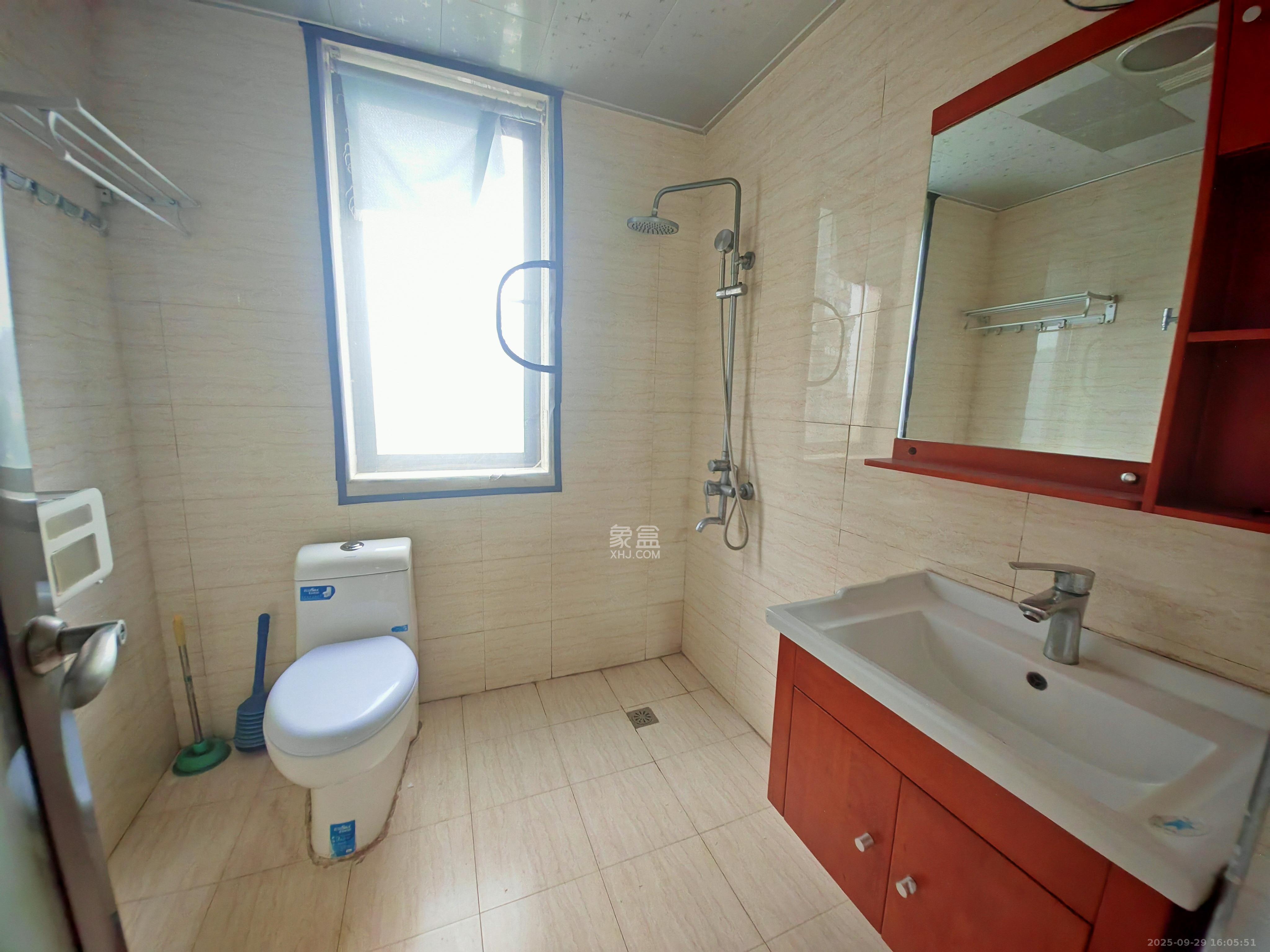 莱茵城  3室2厅2卫    2200.0元/月室内图