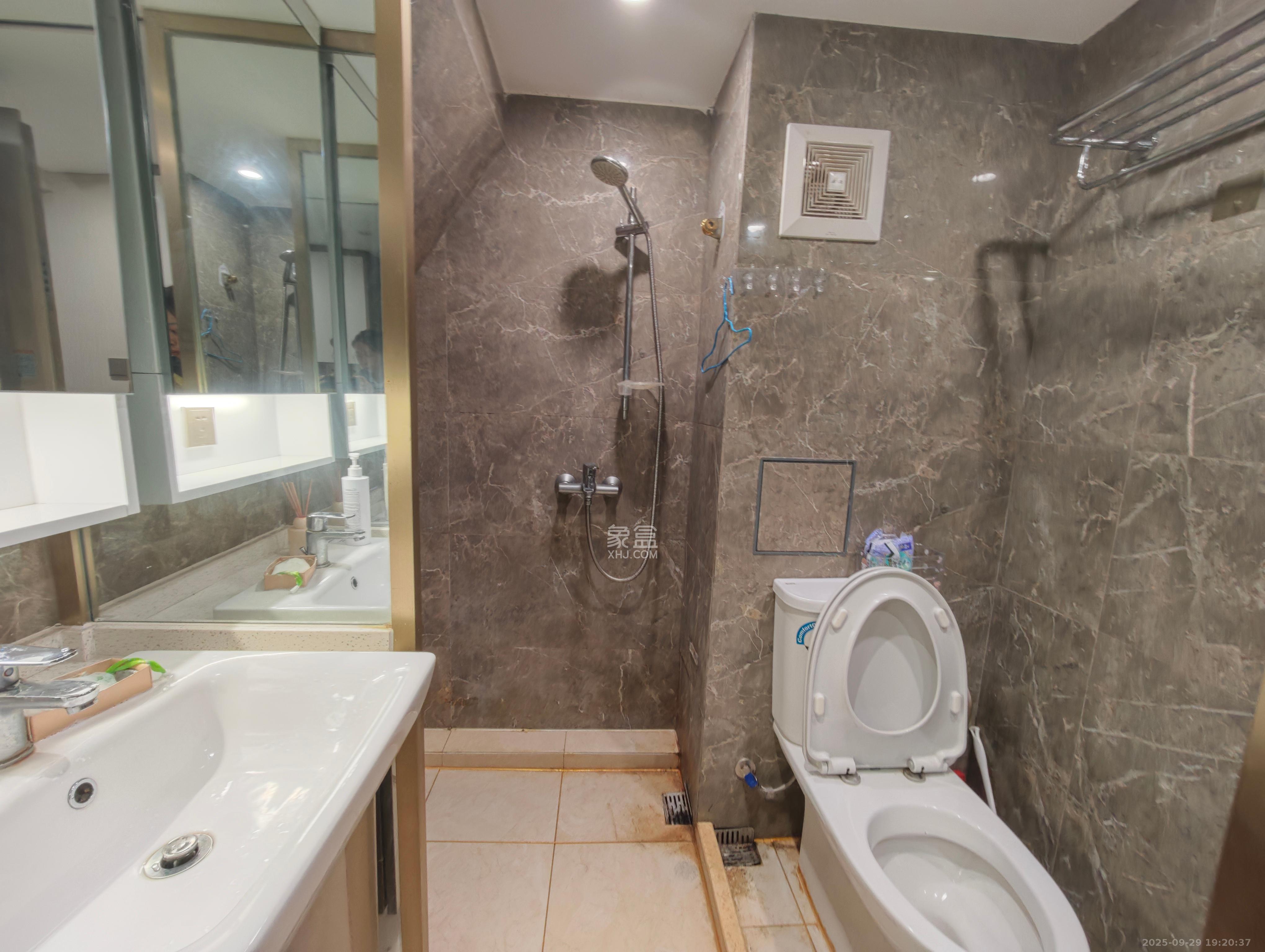 华远海蓝郡 2室1厅1卫 1500.0元/月 华远海蓝郡 2室1厅1卫 1500.0元/月室内图