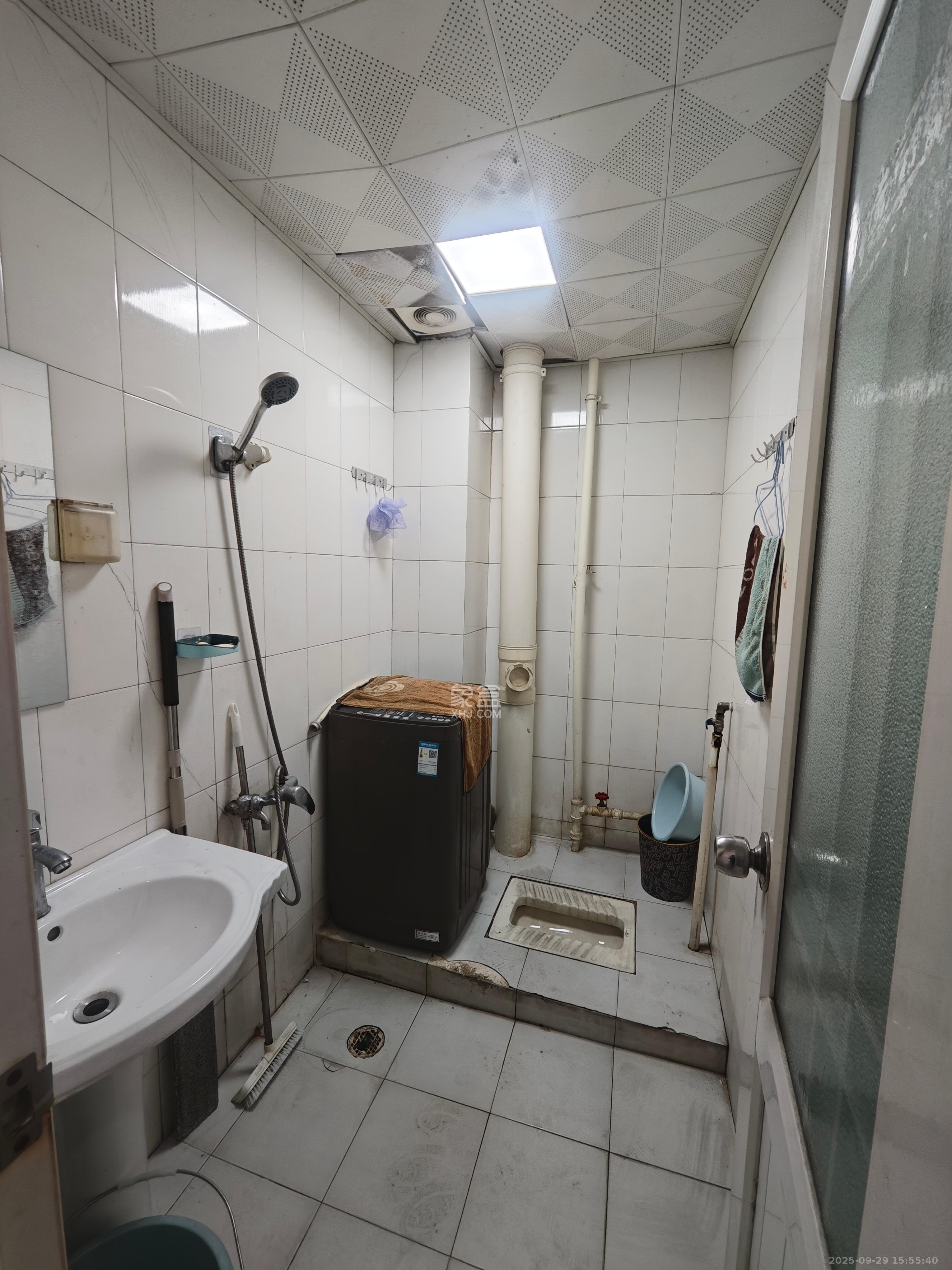 日出东方 1室0厅0卫 1900.0元/月 日出东方 1室0厅0卫 1900.0元/月室内图