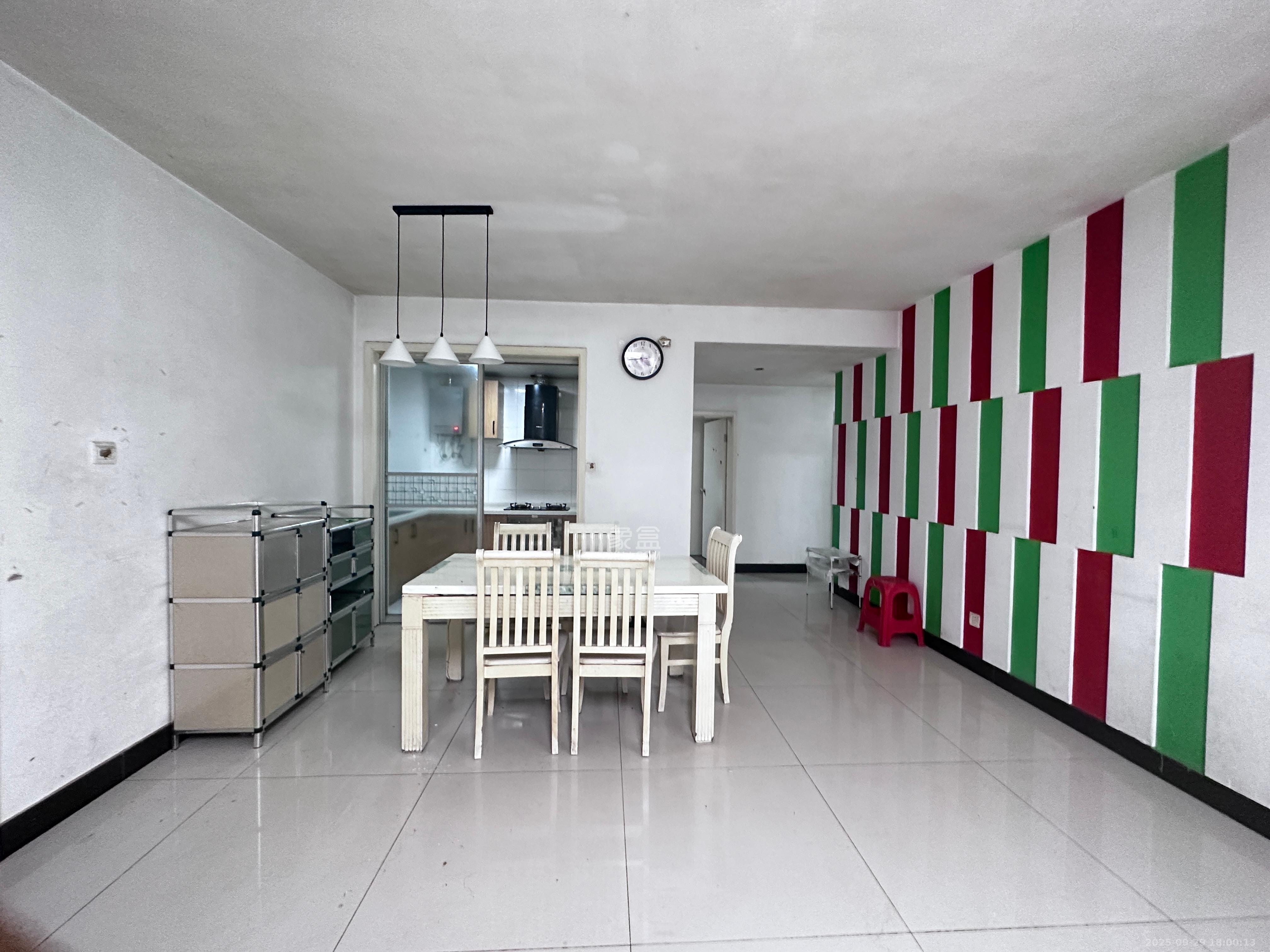 滨江美寓(滨江丽园) 3室2厅1卫 2400.0元/月 滨江美寓(滨江丽园) 3室2厅1卫 2400.0元/月室内图