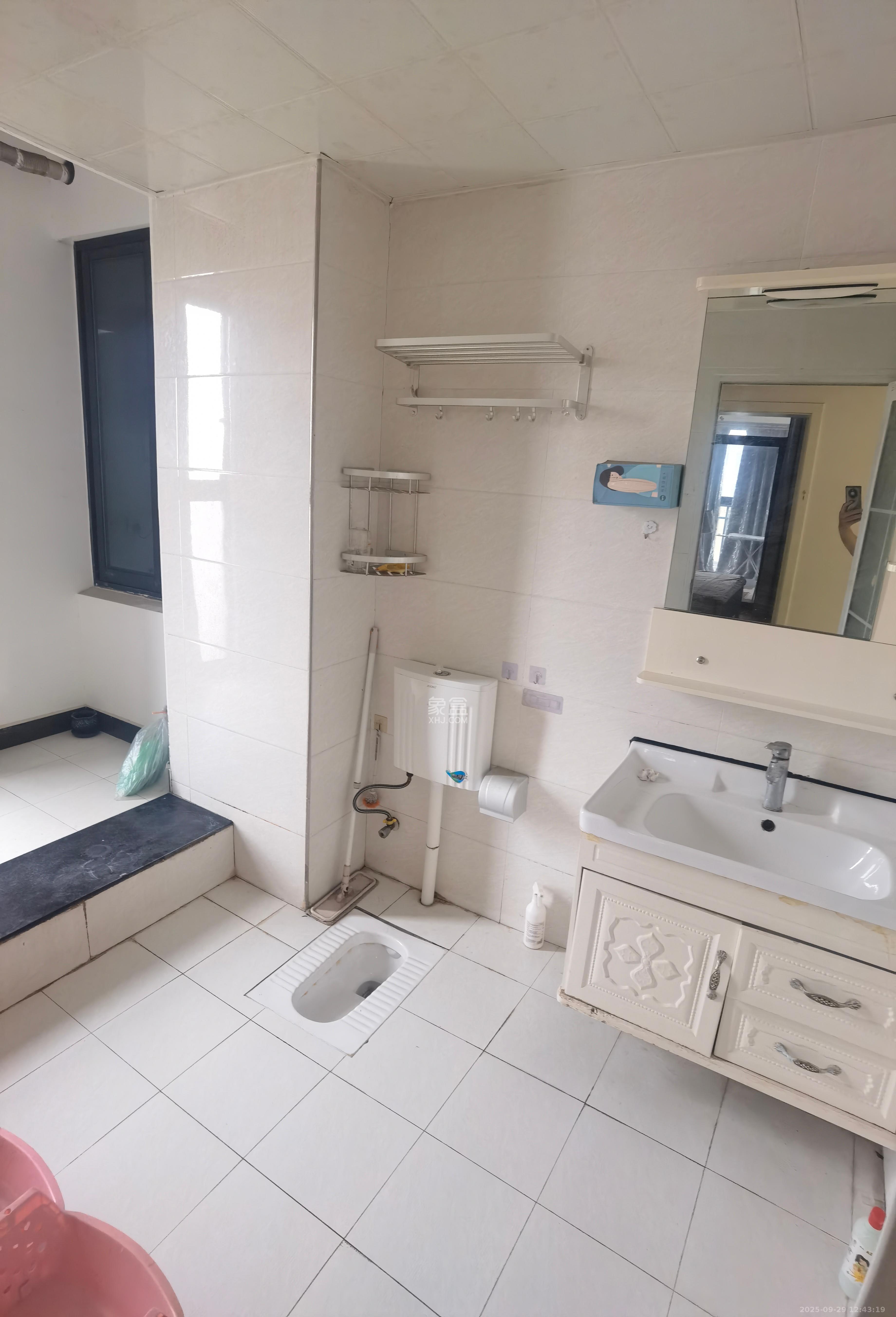 百纳广场(百纳公寓) 2室2厅1卫 2500.0元/月 百纳广场(百纳公寓) 2室2厅1卫 2500.0元/月室内图