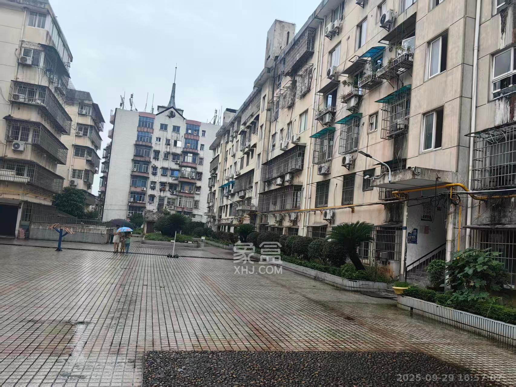 海威大厦 3室1厅1卫 1800.0元/月 海威大厦 3室1厅1卫 1800.0元/月室内图