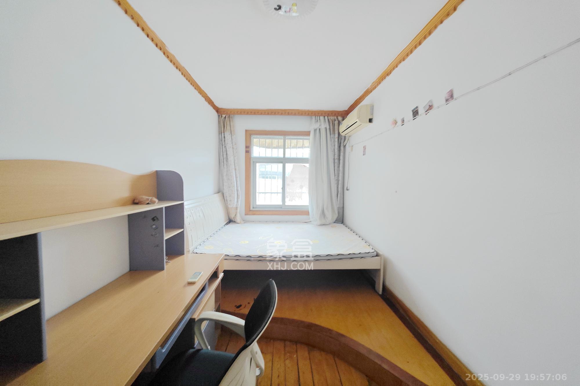 金沙园小区  2室2厅1卫    35.0万卧室