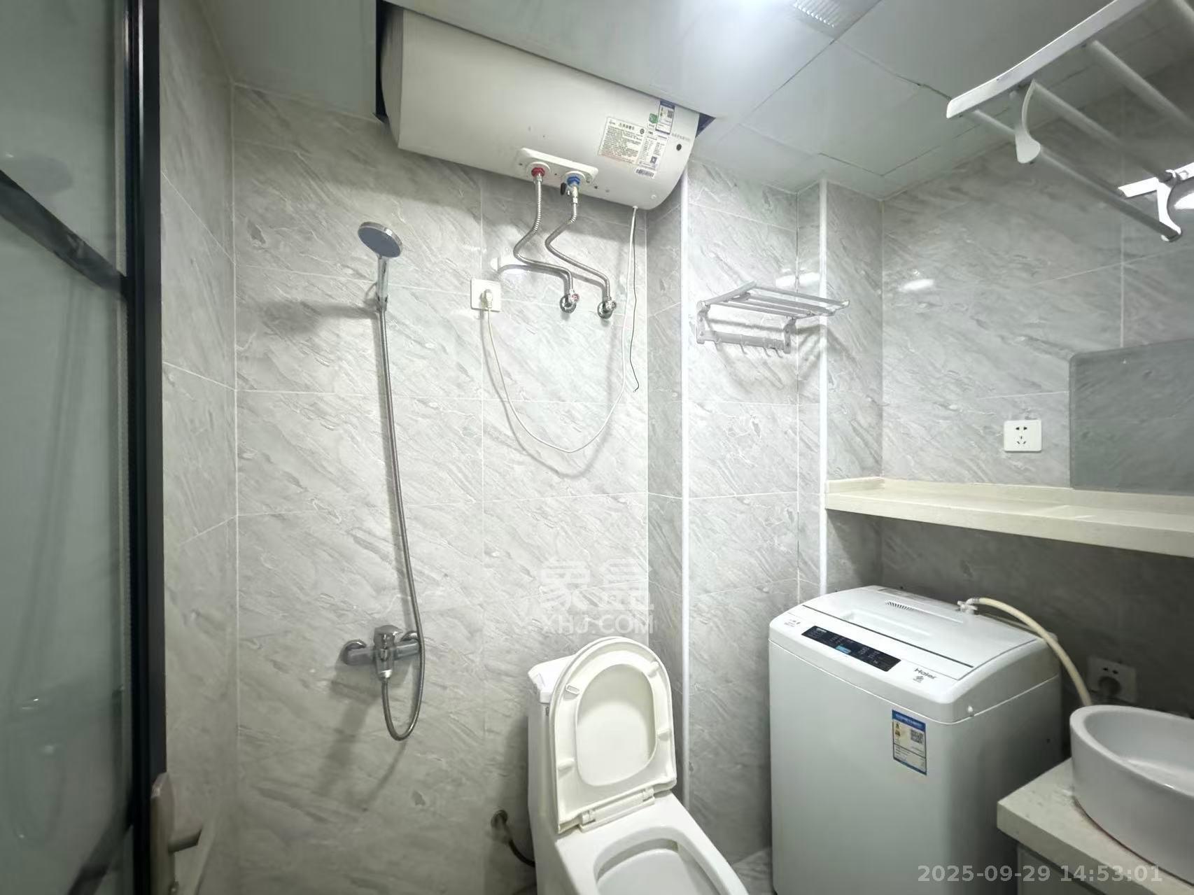 东盈商业广场(华泉城市广场) 1室1厅1卫 1500.0元/月 东盈商业广场(华泉城市广场) 1室1厅1卫 1500.0元/月室内图