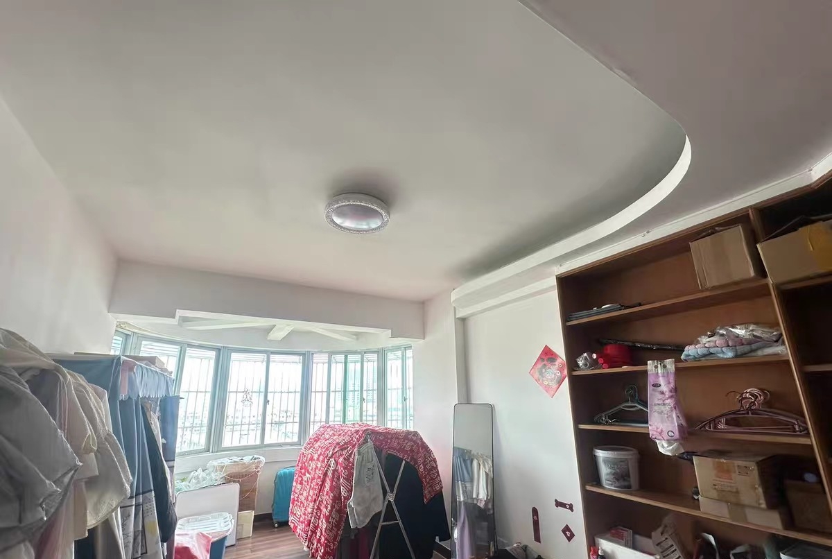 海联商住楼  4室2厅2卫   3300.00元/月室内图