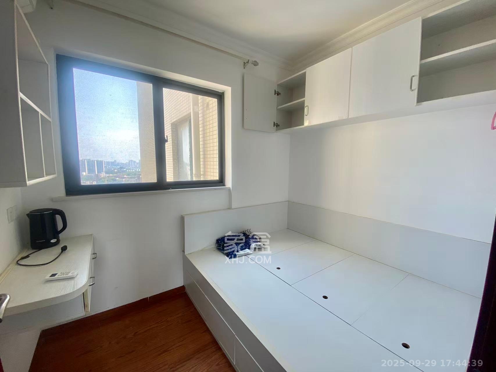 都市兰亭 1室2厅1卫 2200.0元/月 都市兰亭 1室2厅1卫 2200.0元/月室内图