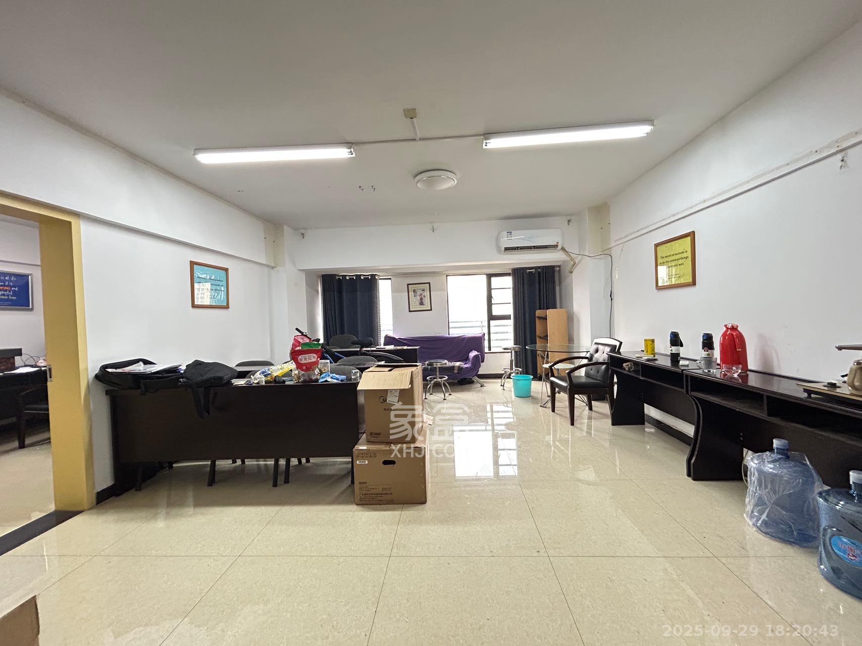 馨域公寓 3室2厅1卫 3700.0元/月 馨域公寓 3室2厅1卫 3700.0元/月室内图