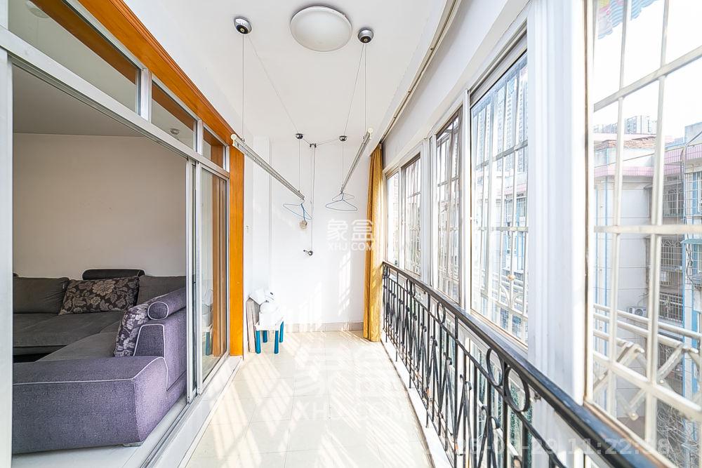 都市春天 3室2厅1卫 2800.0元/月 都市春天 3室2厅1卫 2800.0元/月室内图