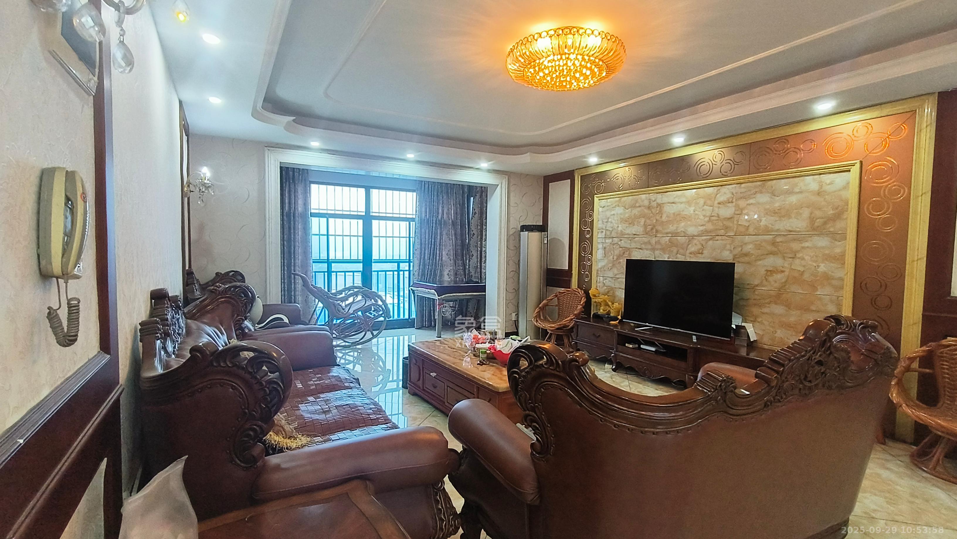 东岸梅园小区 4室2厅2卫 3500.0元/月 东岸梅园小区 4室2厅2卫 3500.0元/月室内图