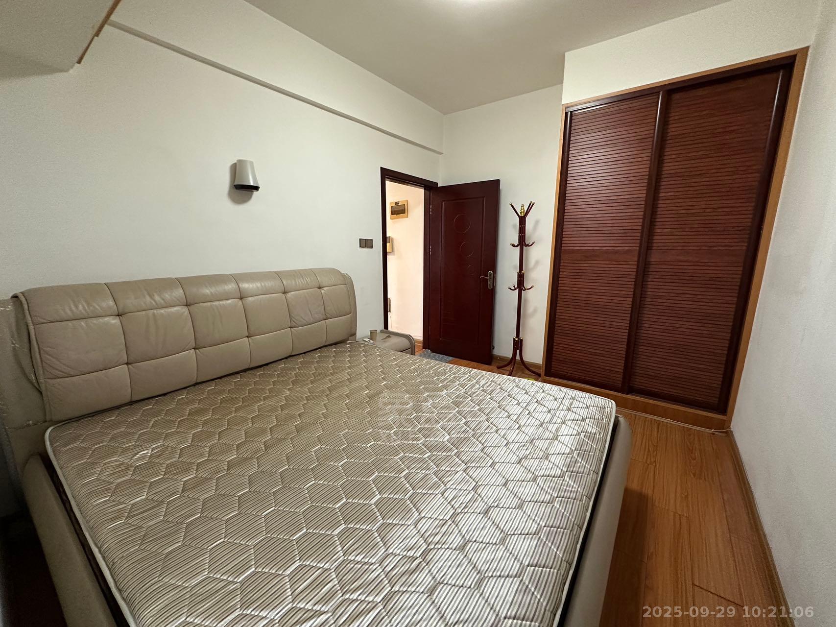 城市风景 1室1厅1卫 1300.0元/月 城市风景 1室1厅1卫 1300.0元/月室内图