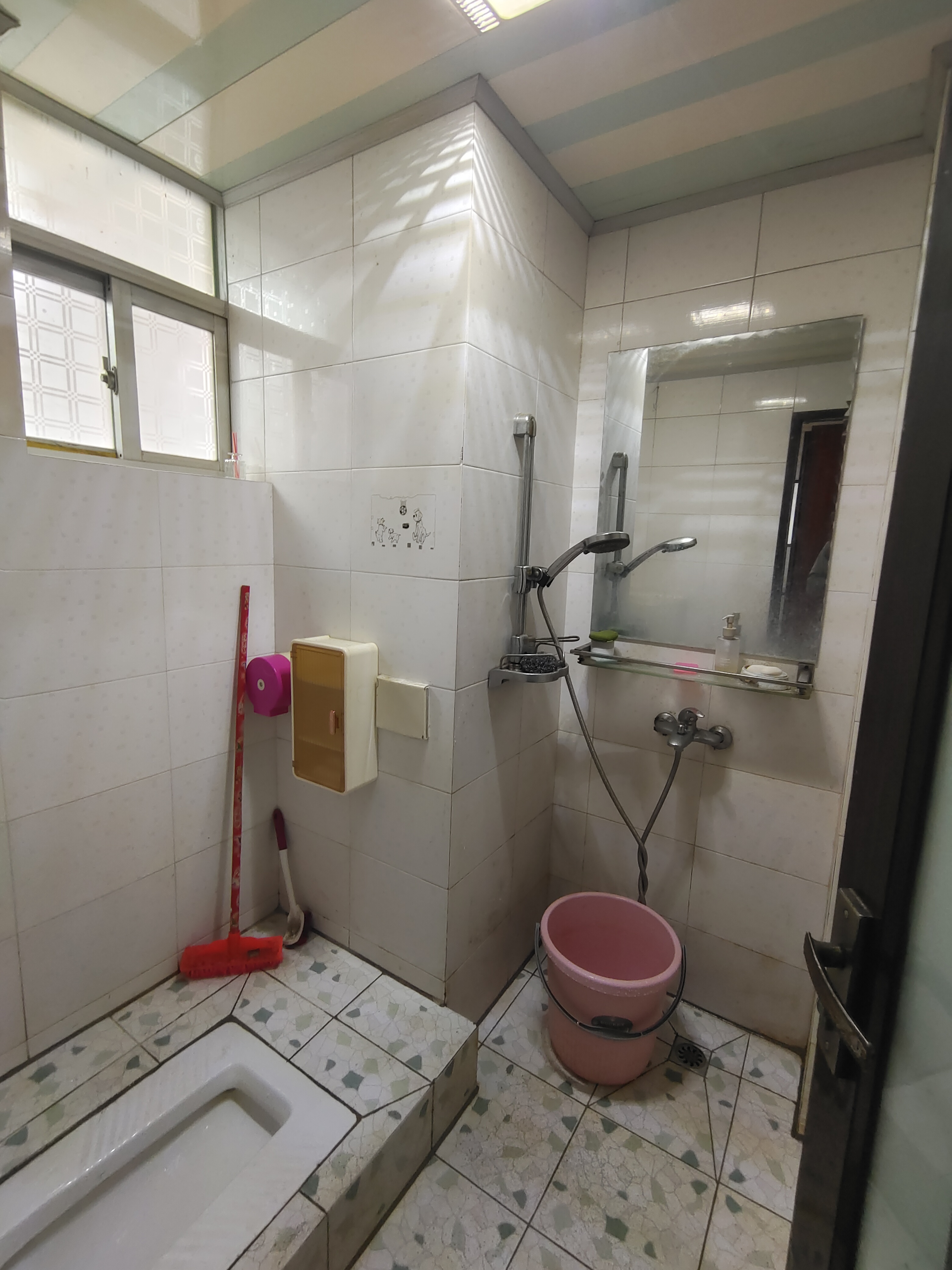 金山小区  3室1厅1卫    109.0万客厅