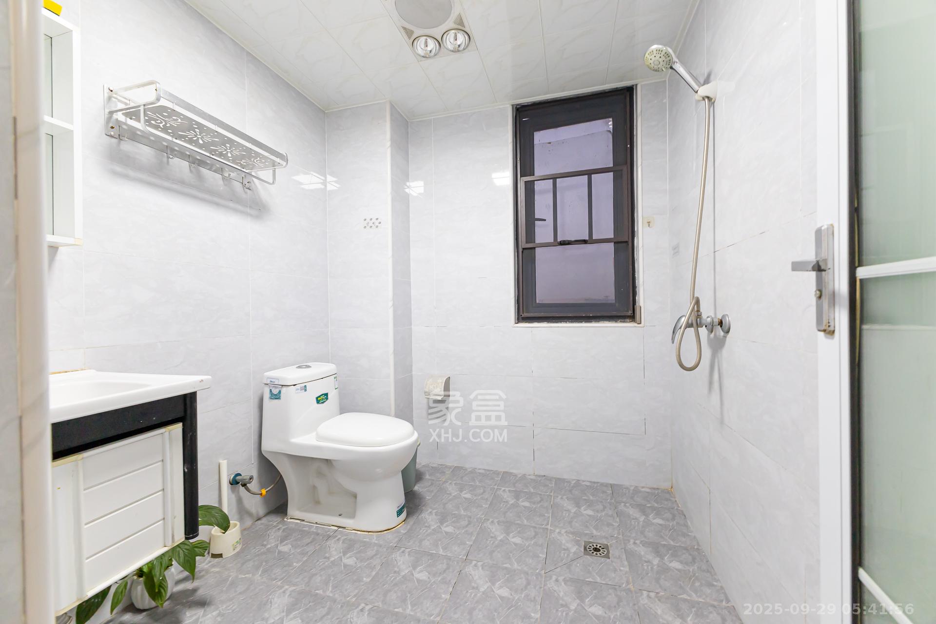 勤诚达境界城 3室2厅2卫 92.0万 勤诚达境界城 3室2厅2卫 92.0万卫生间