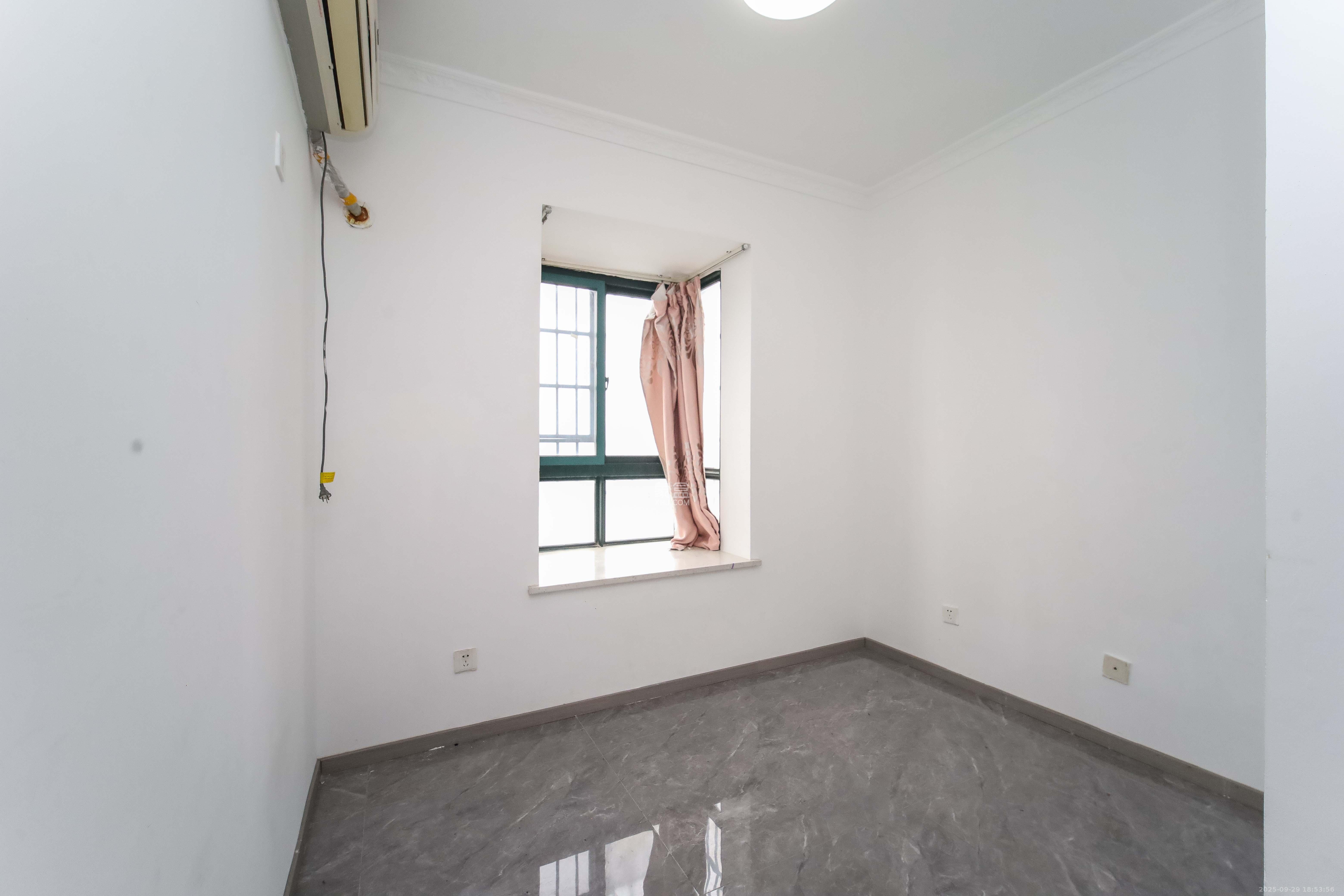 东玺门  3室2厅1卫    75.8万 东玺门  3室2厅1卫    75.8万卧室