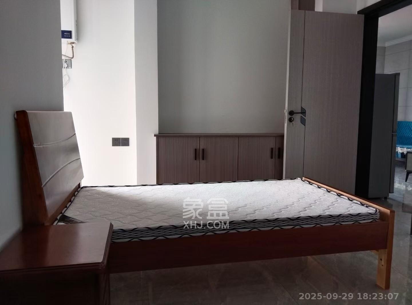 万象美域  2室1厅1卫   1600.00元/月室内图