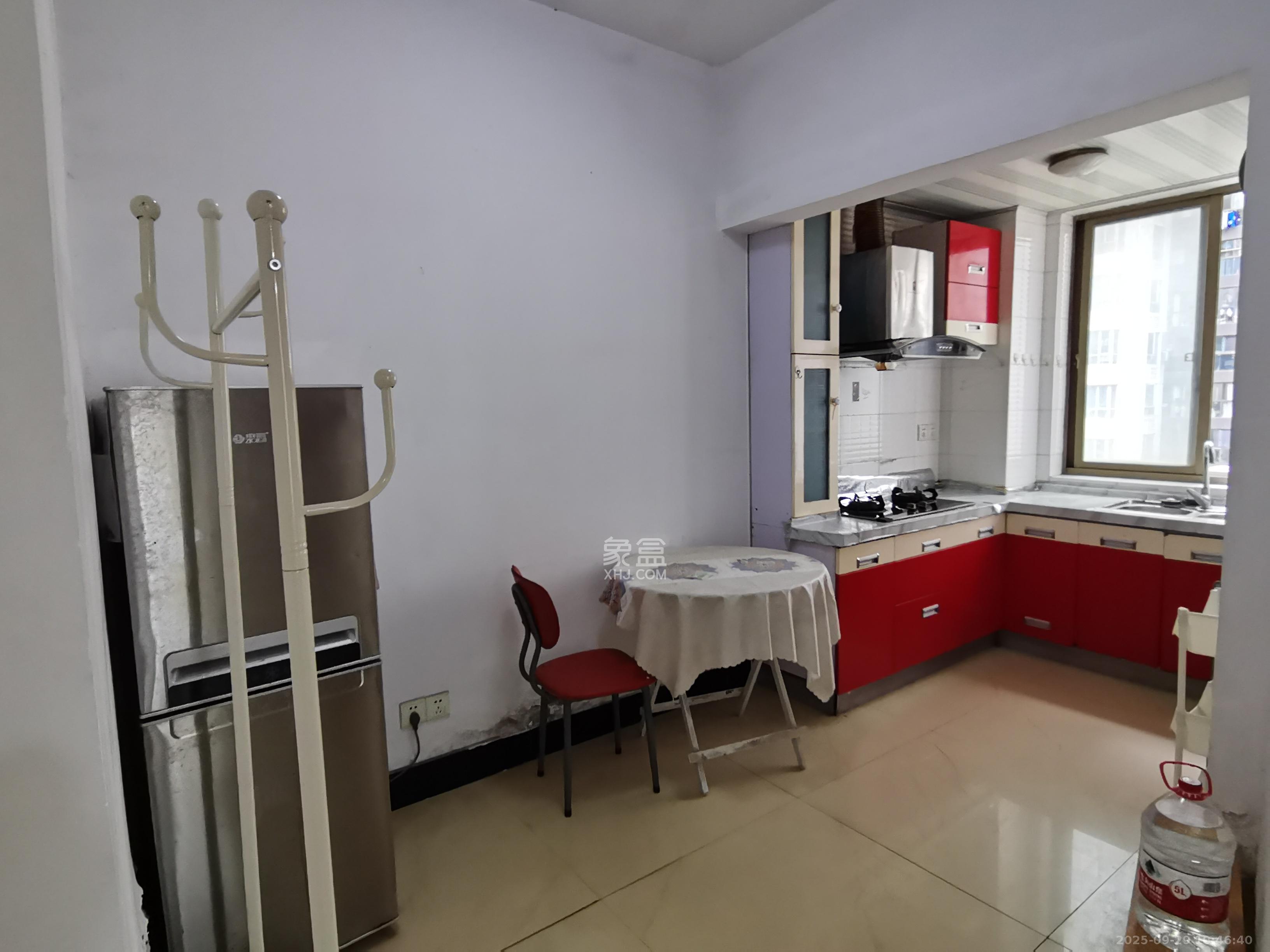 层上观邸  1室2厅1卫    1500.0元/月室内图